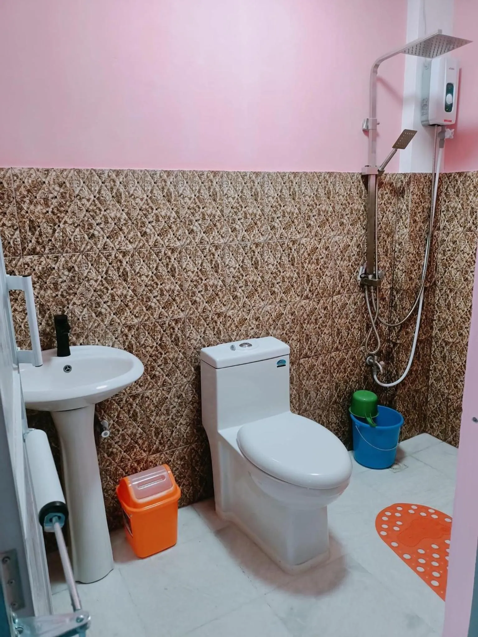 Shower in El Krimphoff Resort