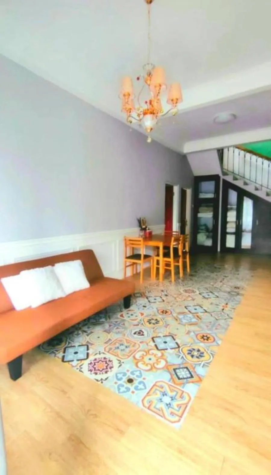 Living room in Violita House by FH Stay