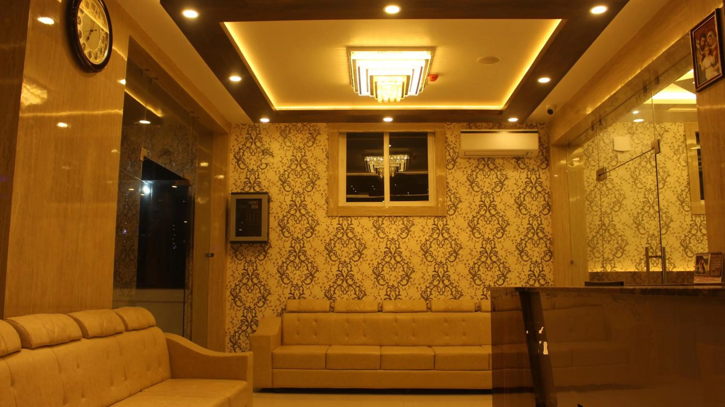 Lobby or reception in HOTEL IDHAYA