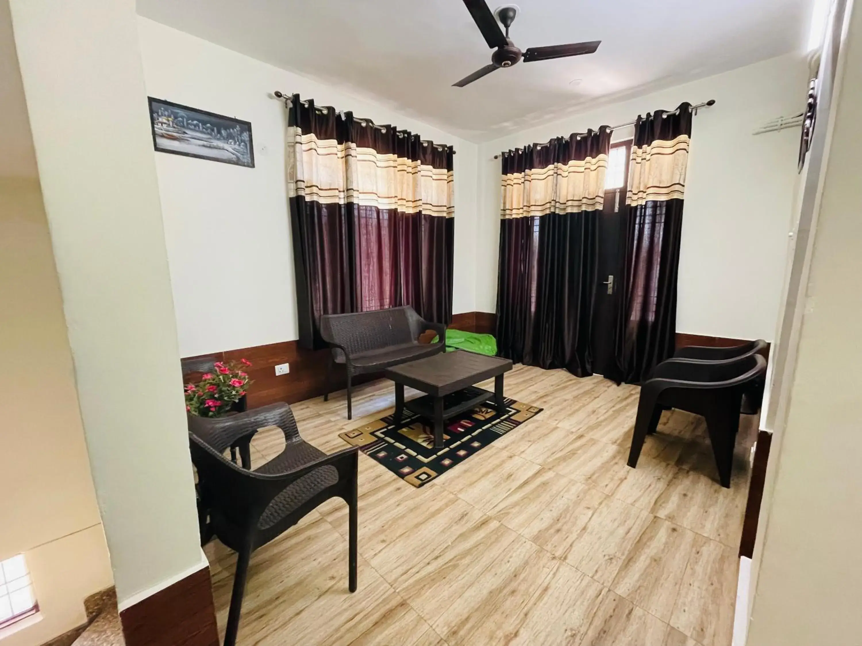 Living room in Himalayan Retreat Living room in Himalayan Retreat