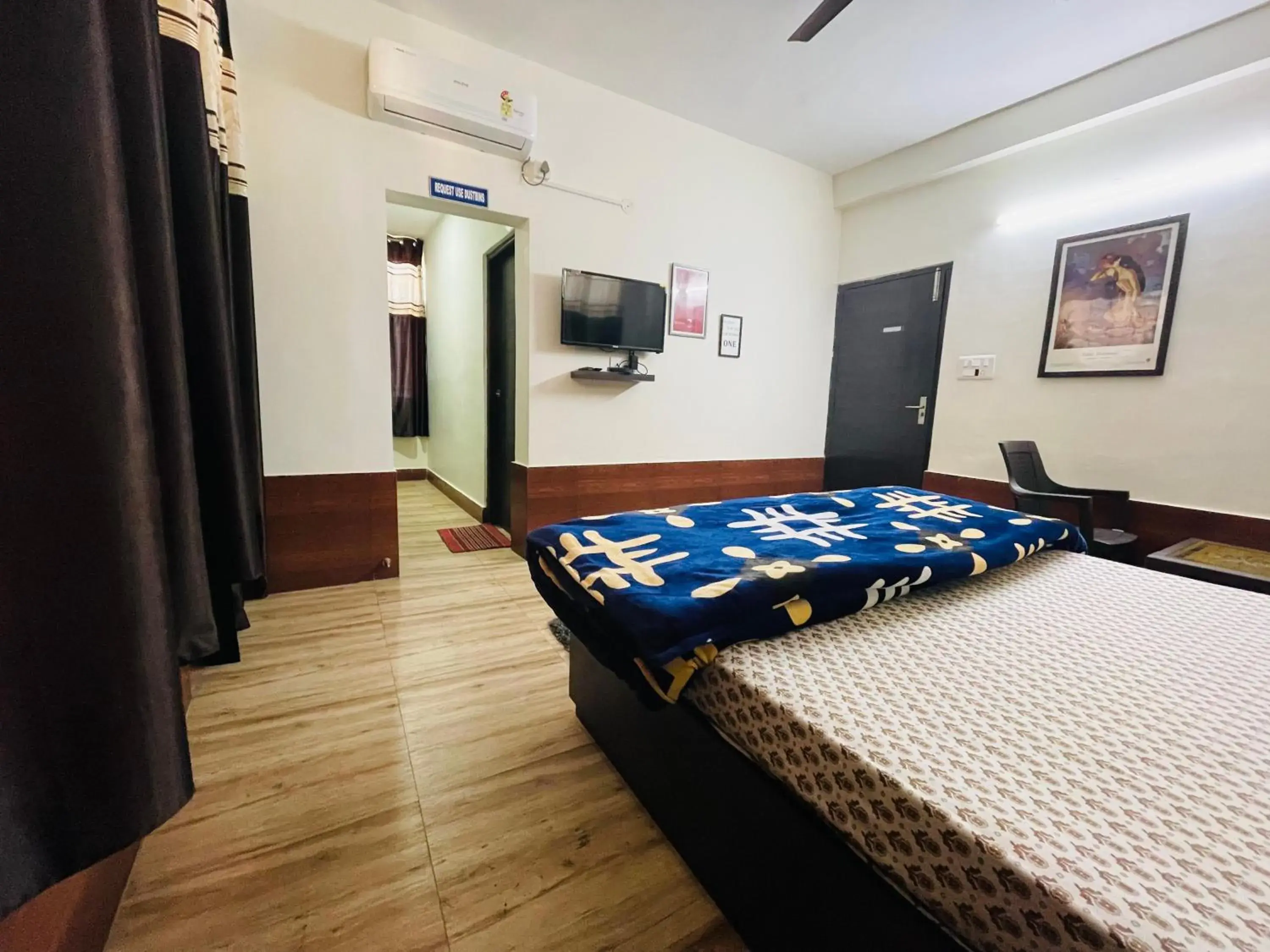 Photo of the whole room, Bed in Himalayan Retreat Photo of the whole room, Bed in Himalayan Retreat