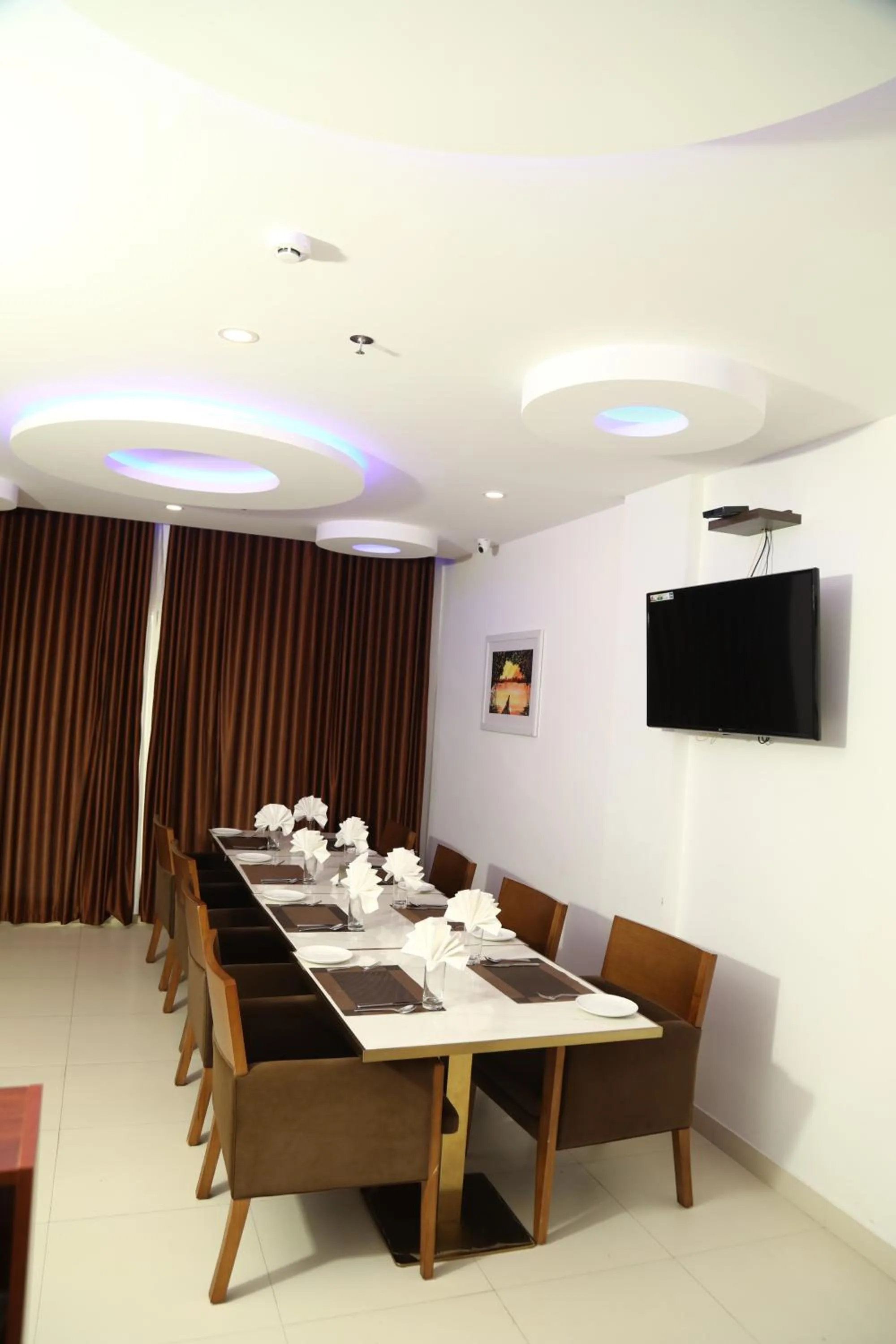 Food in MARIYALAYAM MUNROE ISLAND RESIDENCY