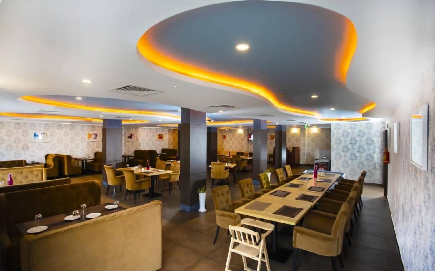 Restaurant/places to eat in MARIYALAYAM MUNROE ISLAND RESIDENCY