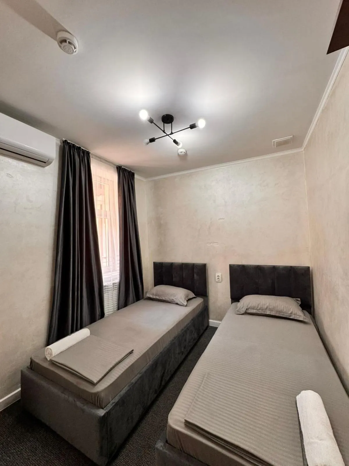 Photo of the whole room, Bed in Railway Hotel