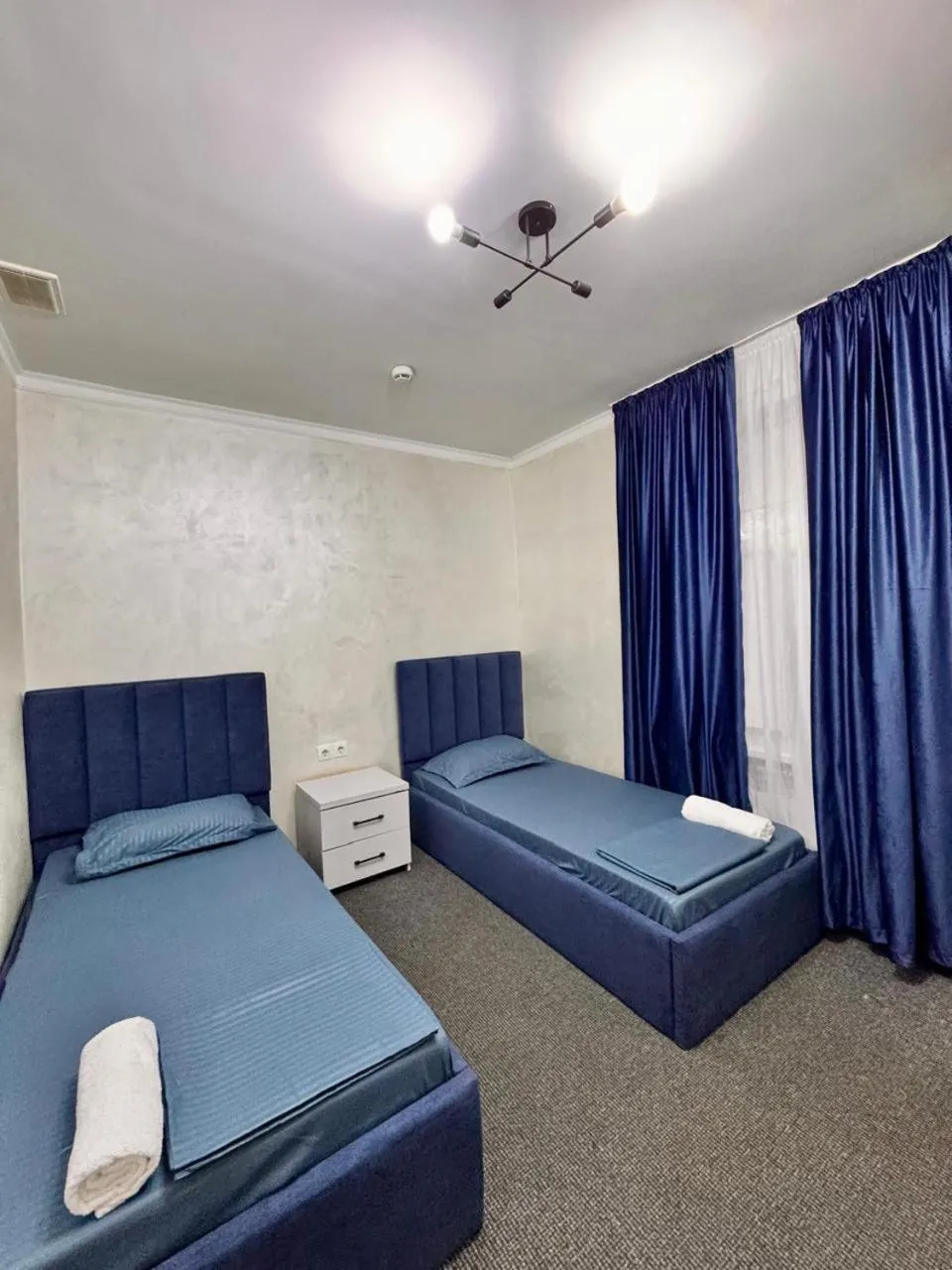 Photo of the whole room, Bed in Railway Hotel