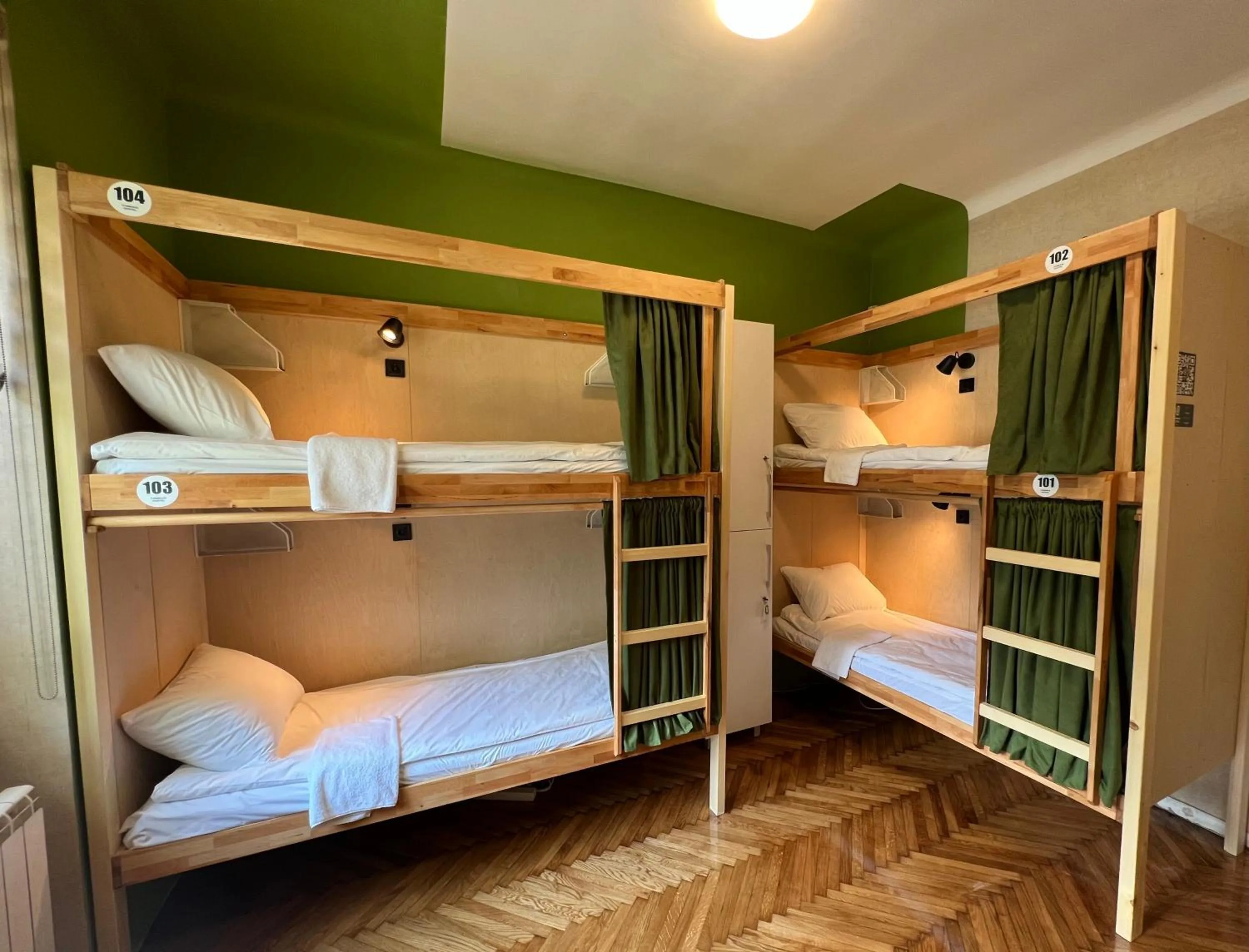 bunk bed, Bed in Cabbage Hostel