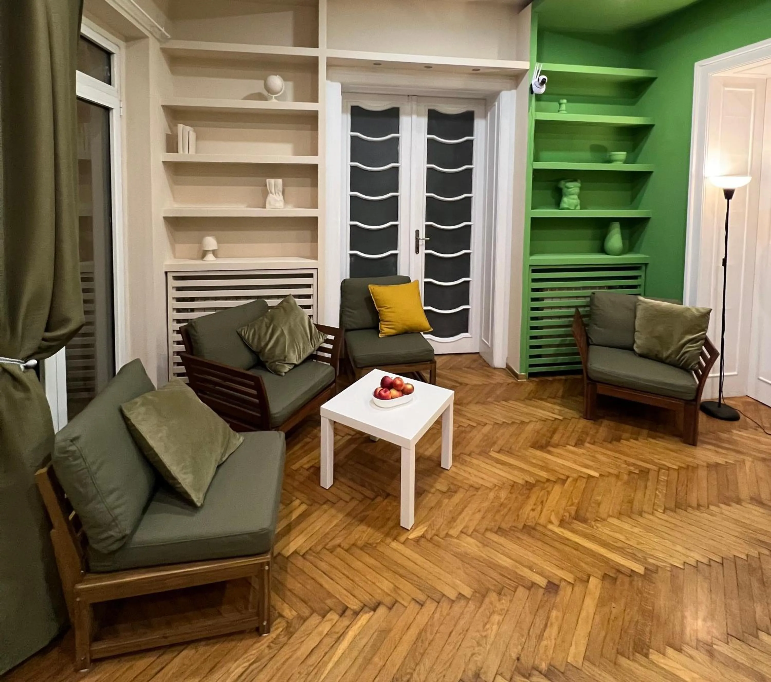 Communal lounge/ TV room in Cabbage Hostel