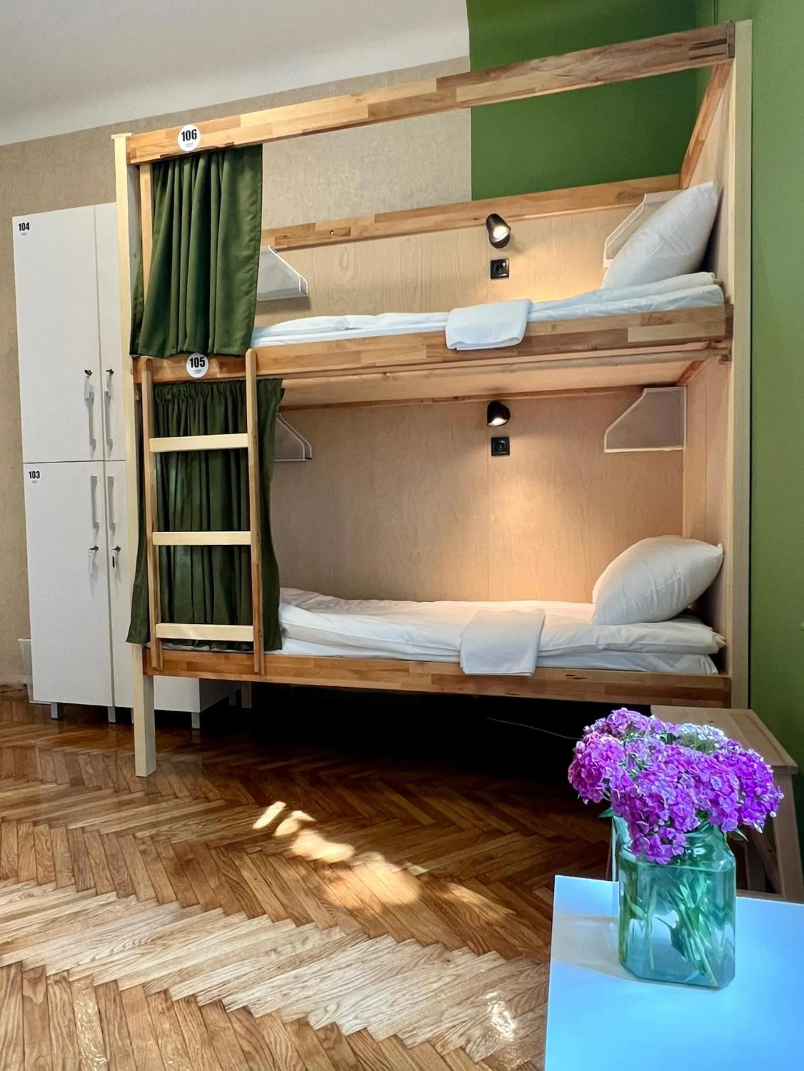 bunk bed, Bed in Cabbage Hostel