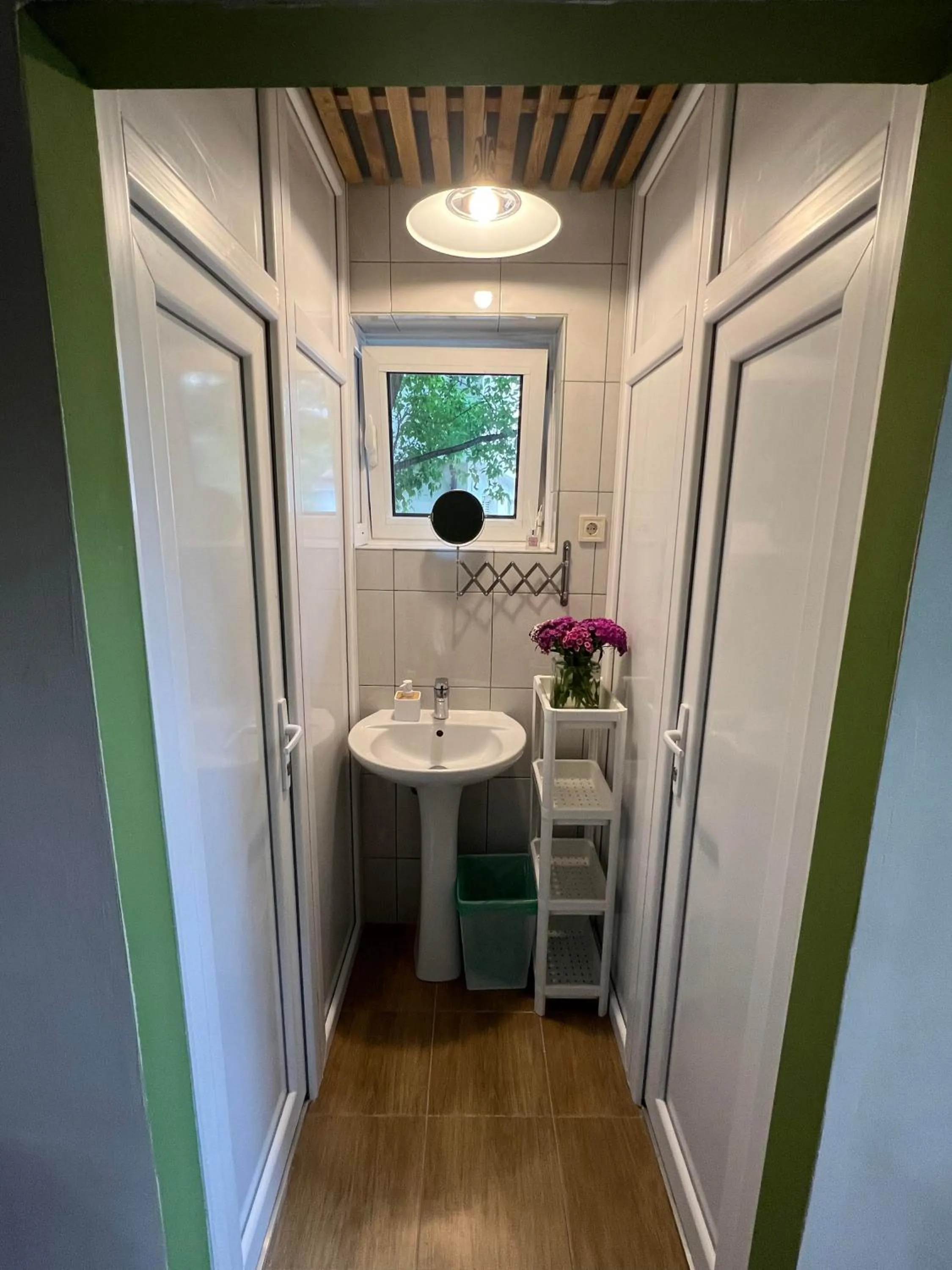 Bathroom in Cabbage Hostel