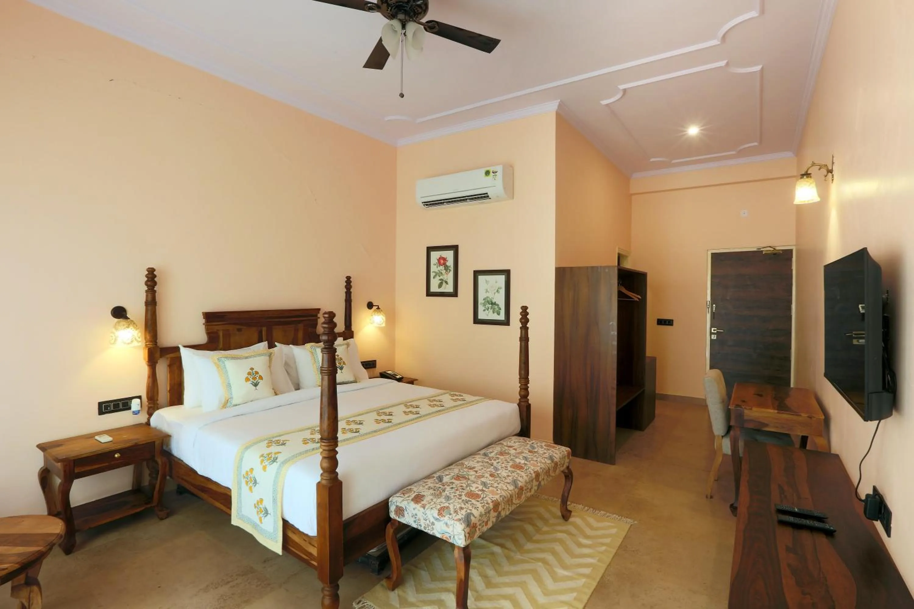 Bedroom, Bed in Ratan Villas Sariska