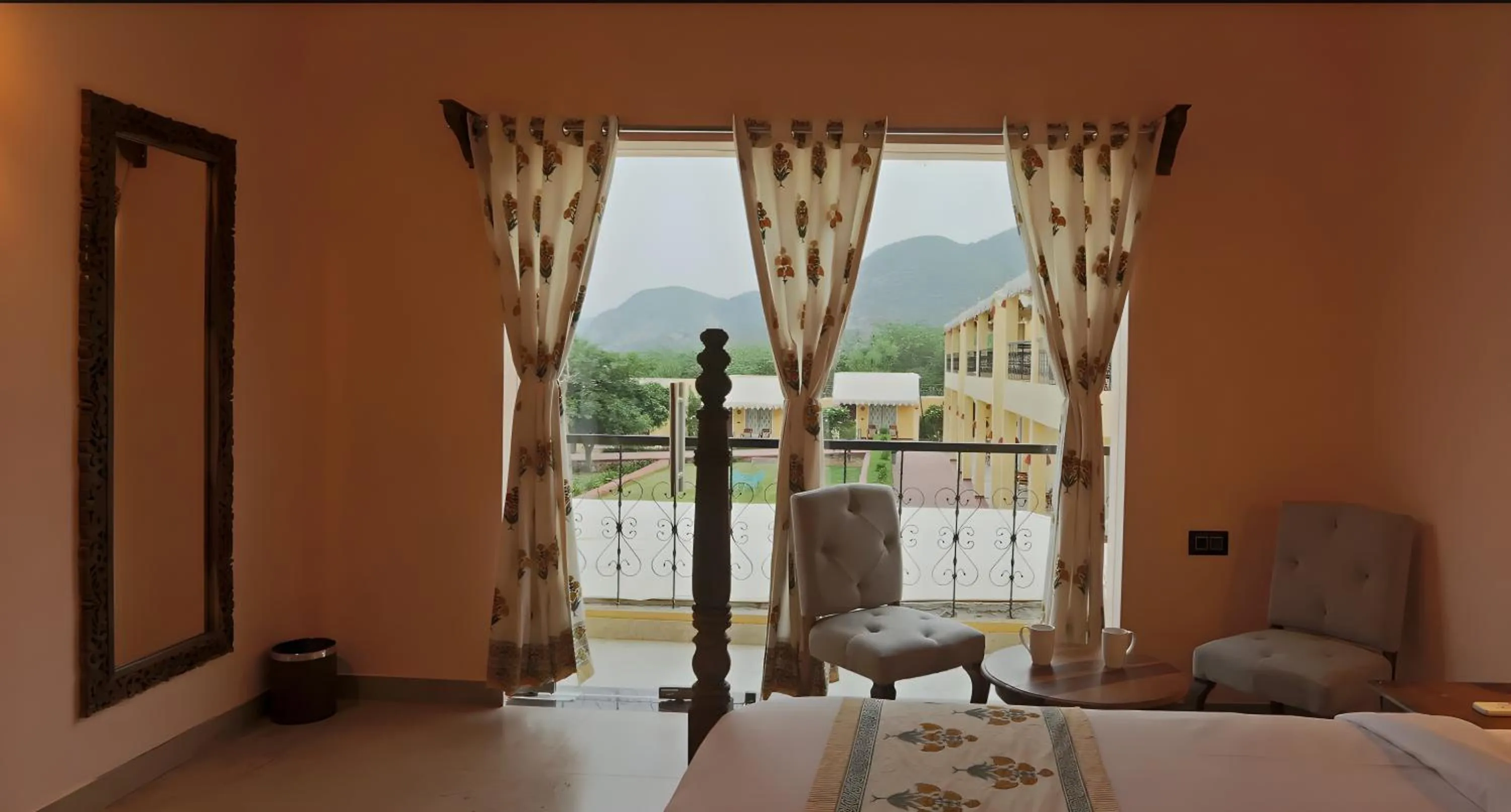 View (from property/room), Bed in Ratan Villas Sariska