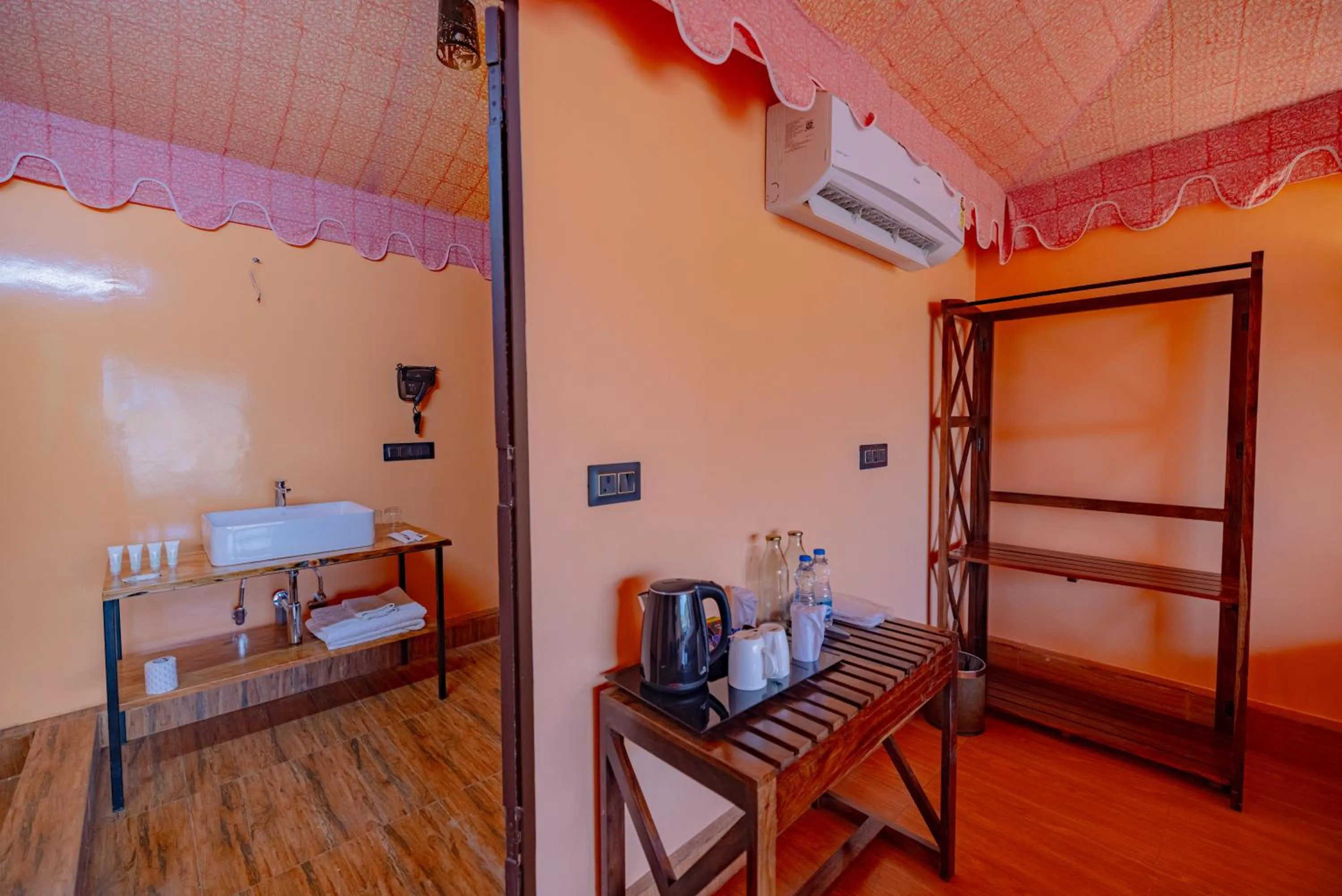 Bathroom, Bed in Ratan Villas Sariska