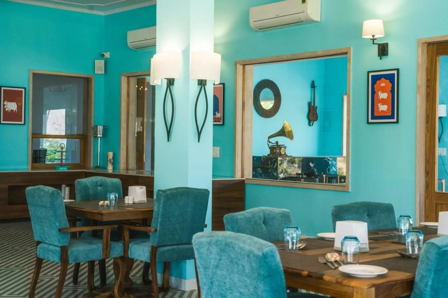 Restaurant/places to eat in Ratan Villas Sariska