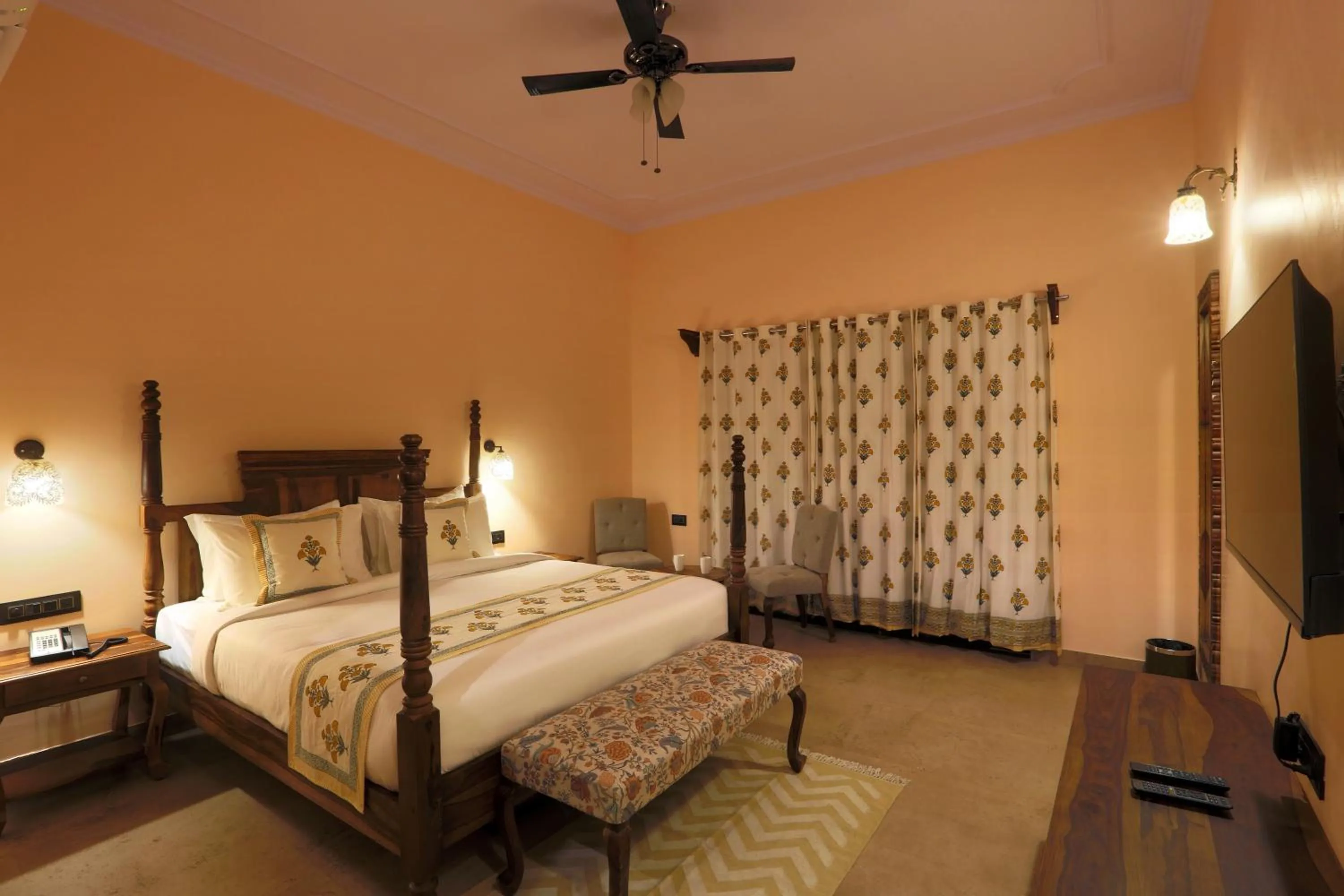 Bedroom, Bed in Ratan Villas Sariska
