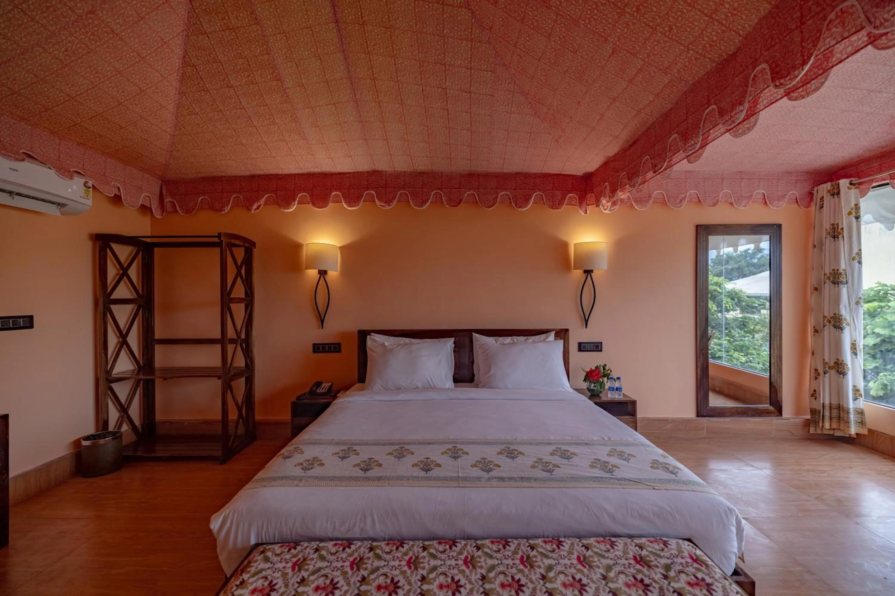 Bedroom, Bed in Ratan Villas Sariska