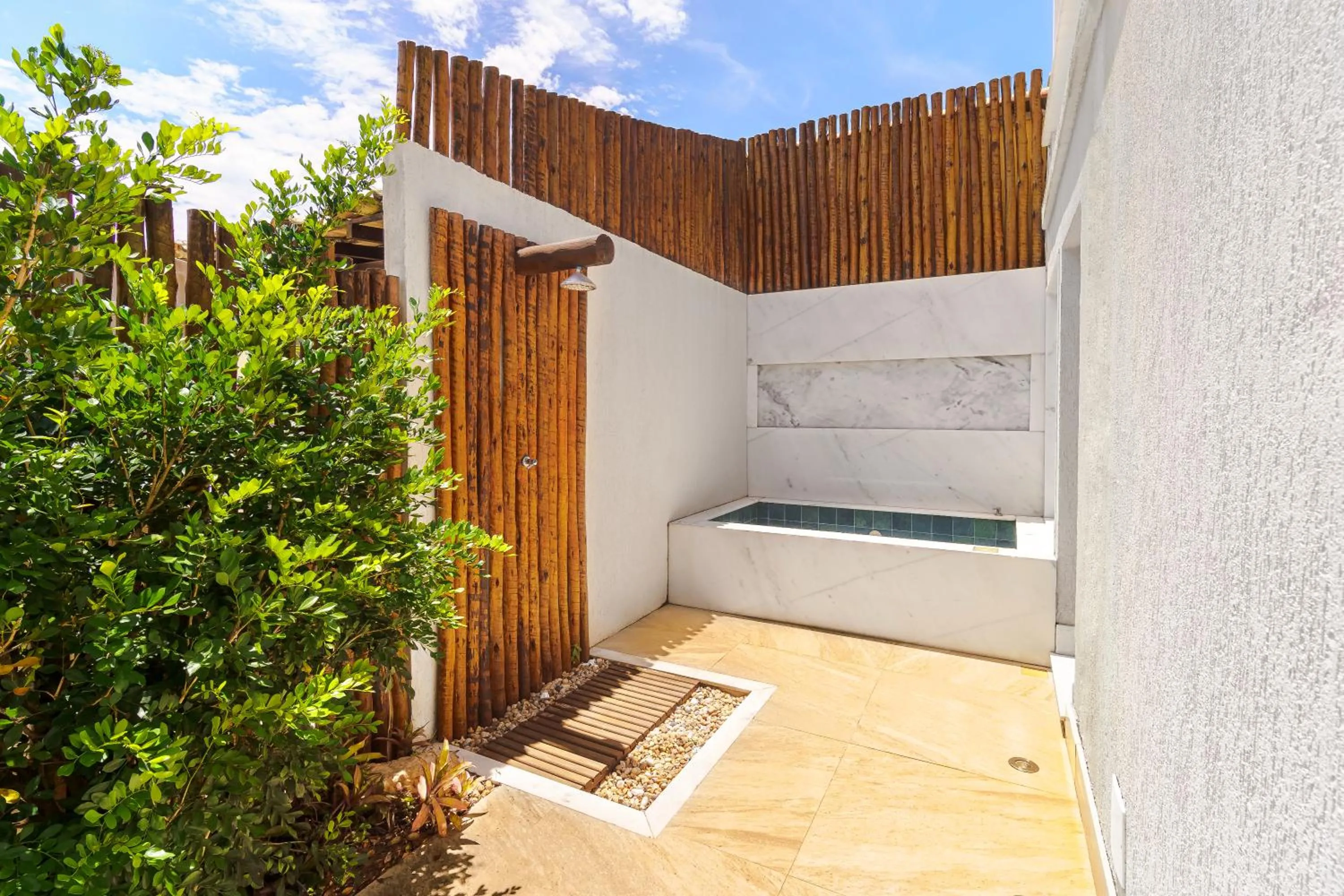 Shower in Pousada Maré