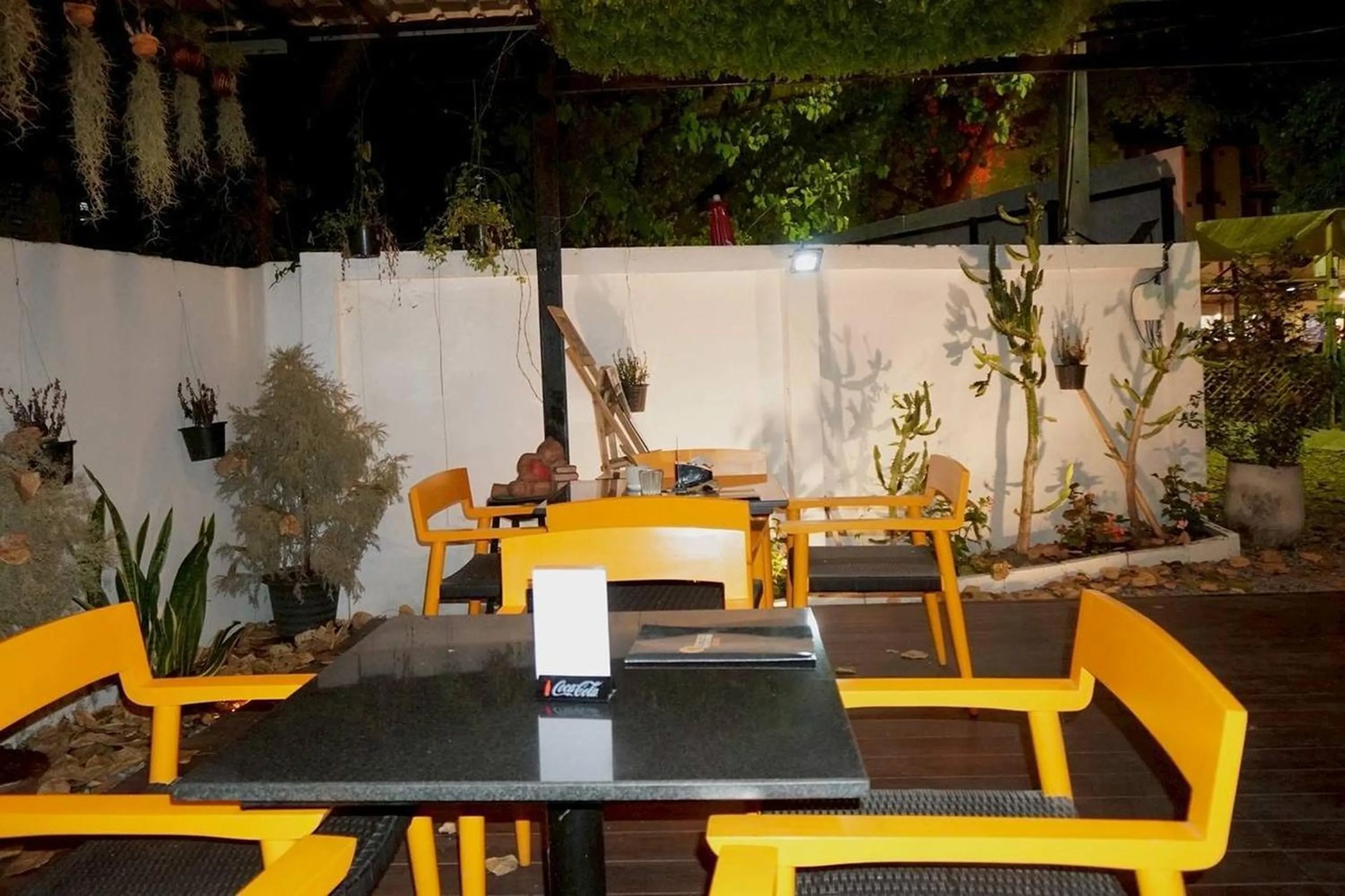 Restaurant/places to eat in BW Studios thai art style