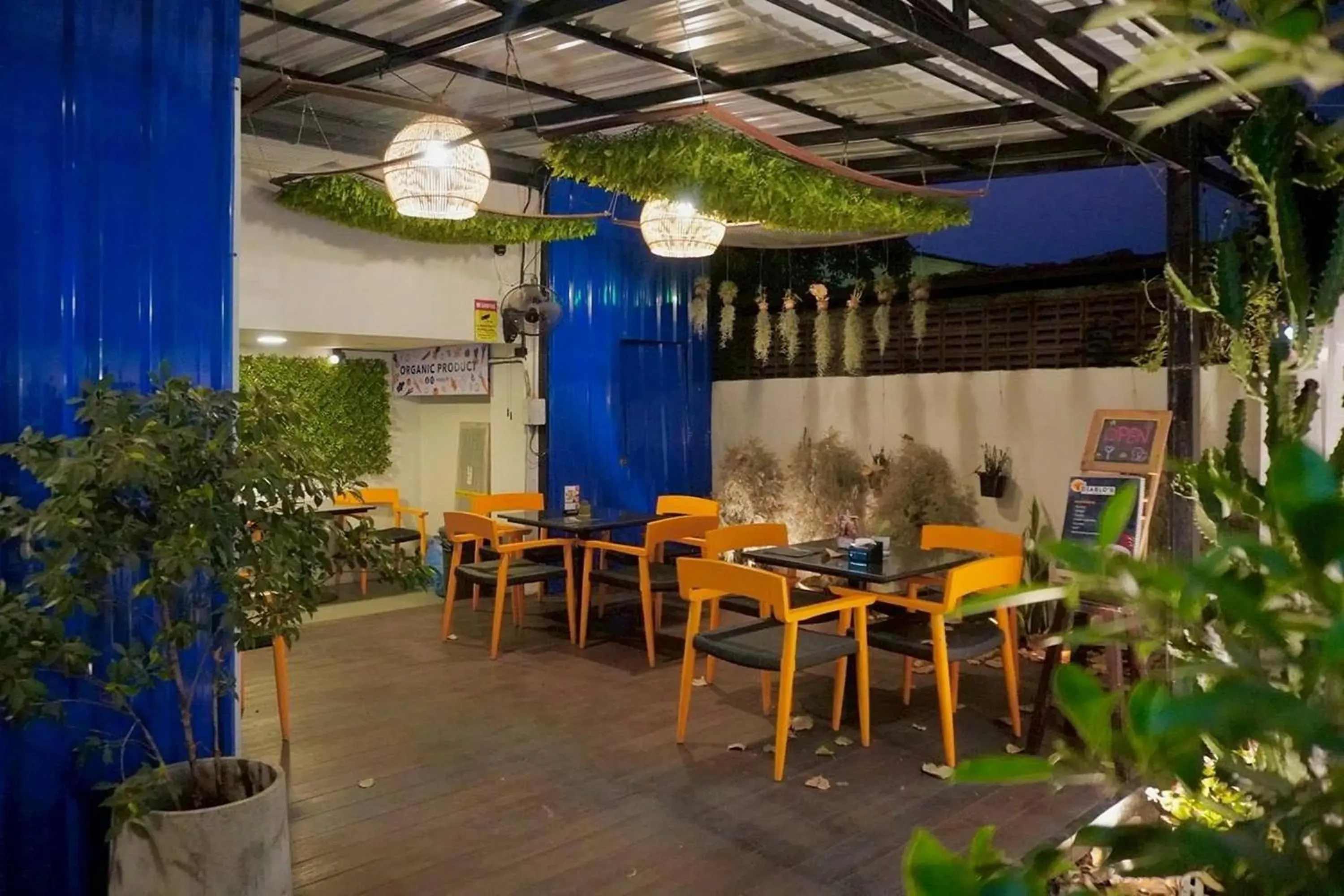 Restaurant/places to eat in BW Studios thai art style Restaurant/places to eat in BW Studios thai art style