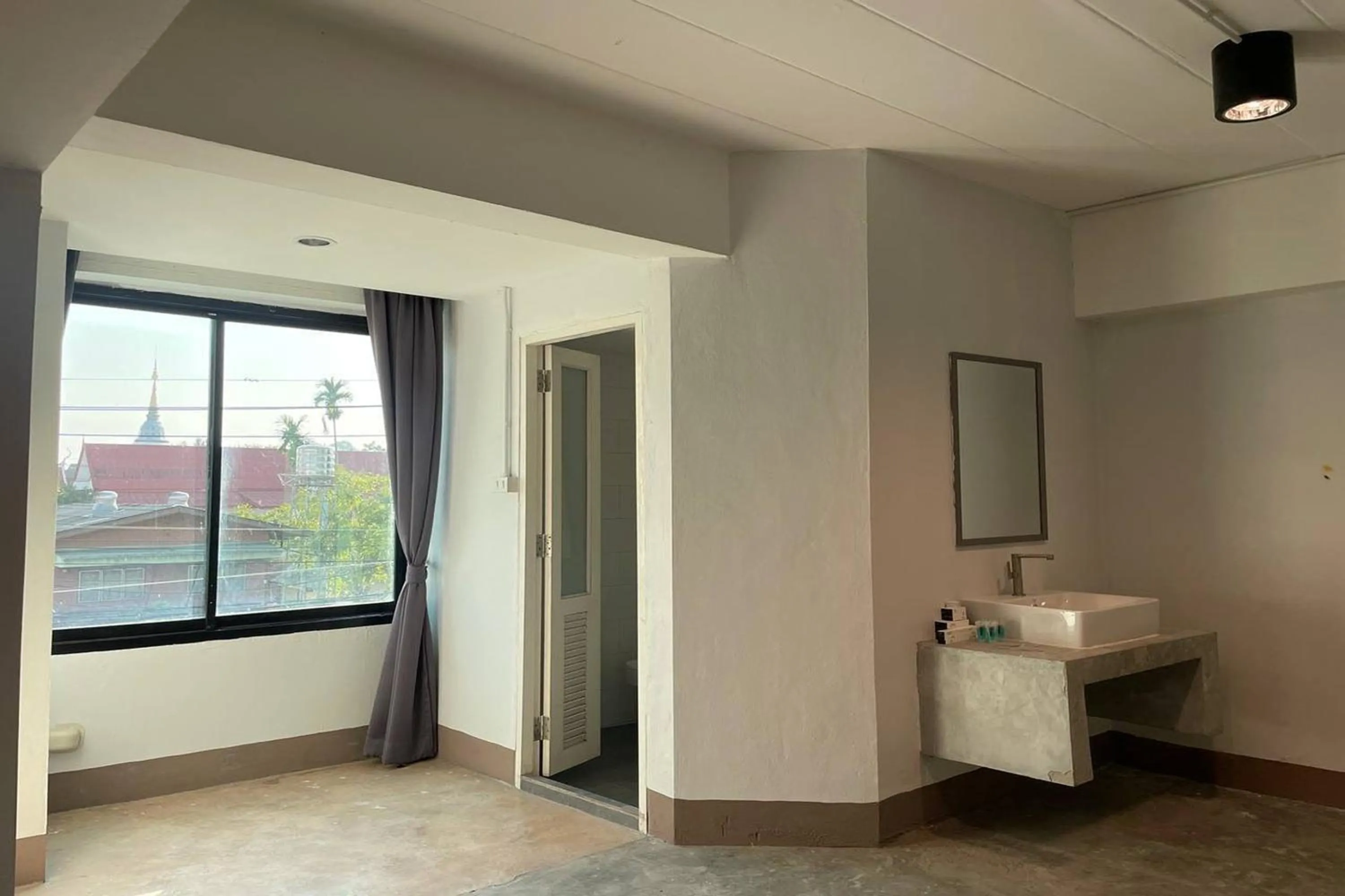 Bathroom in BW Studios thai art style