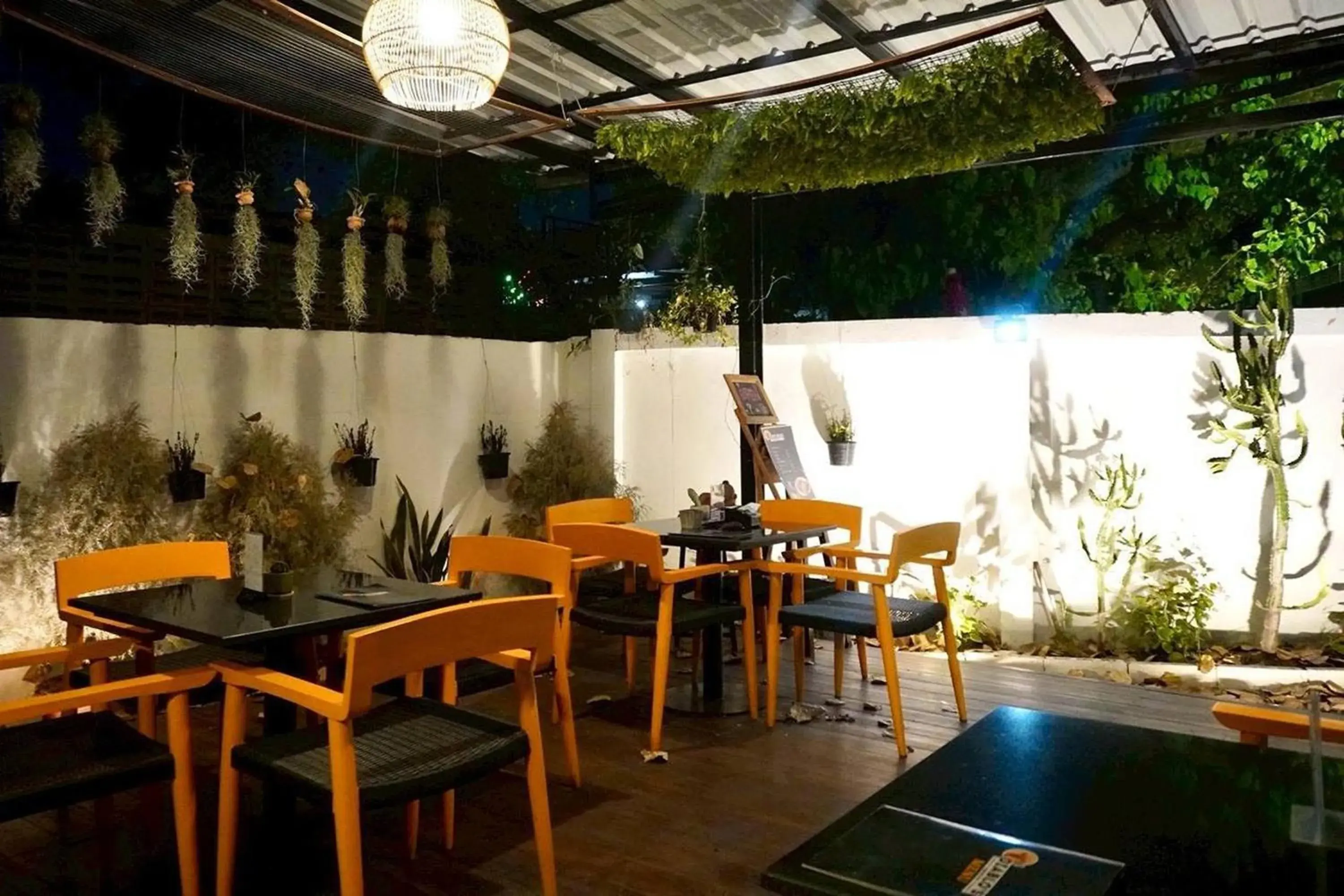 Restaurant/places to eat in BW Studios thai art style Restaurant/places to eat in BW Studios thai art style