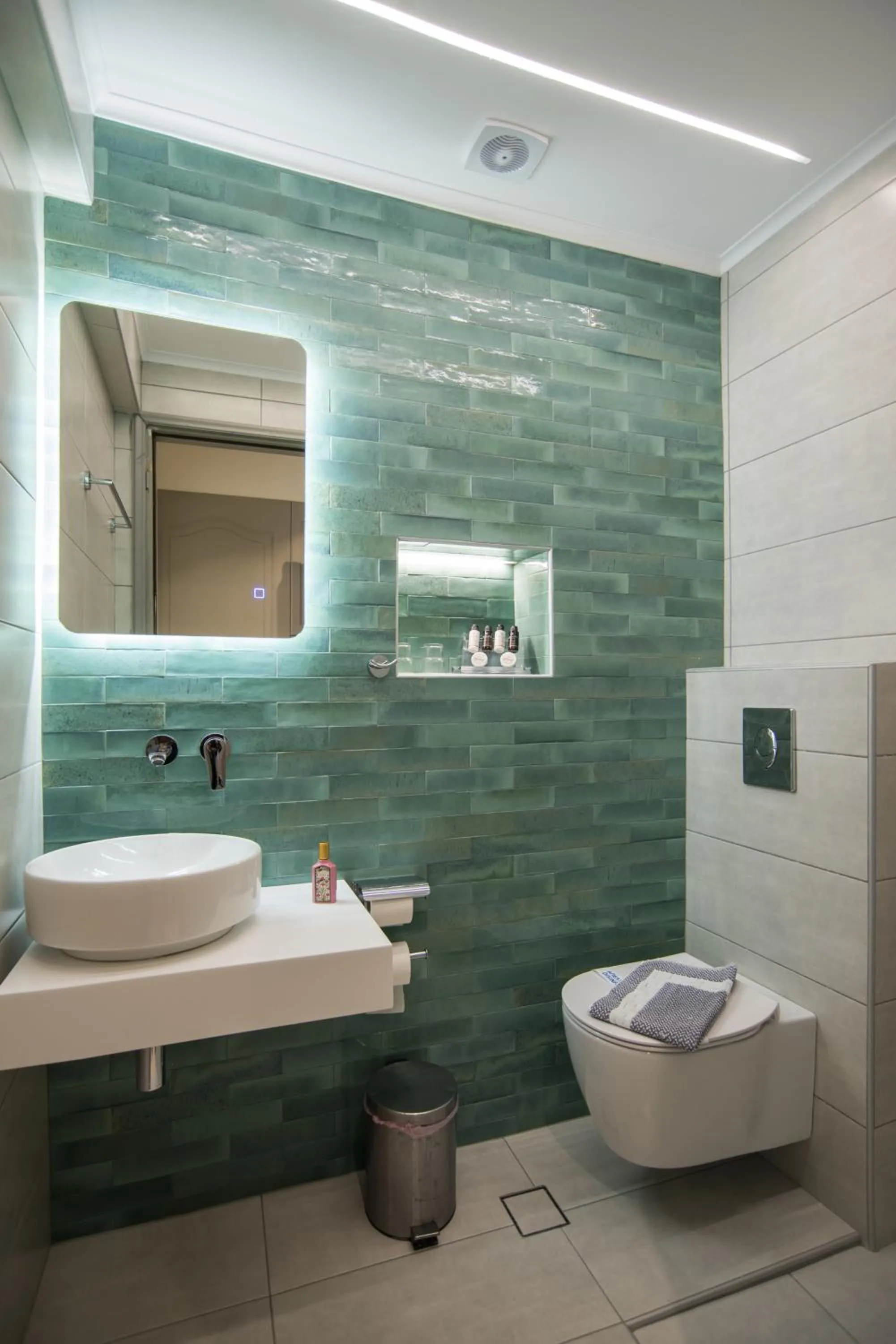 Shower in Parnassos Delphi Hotel