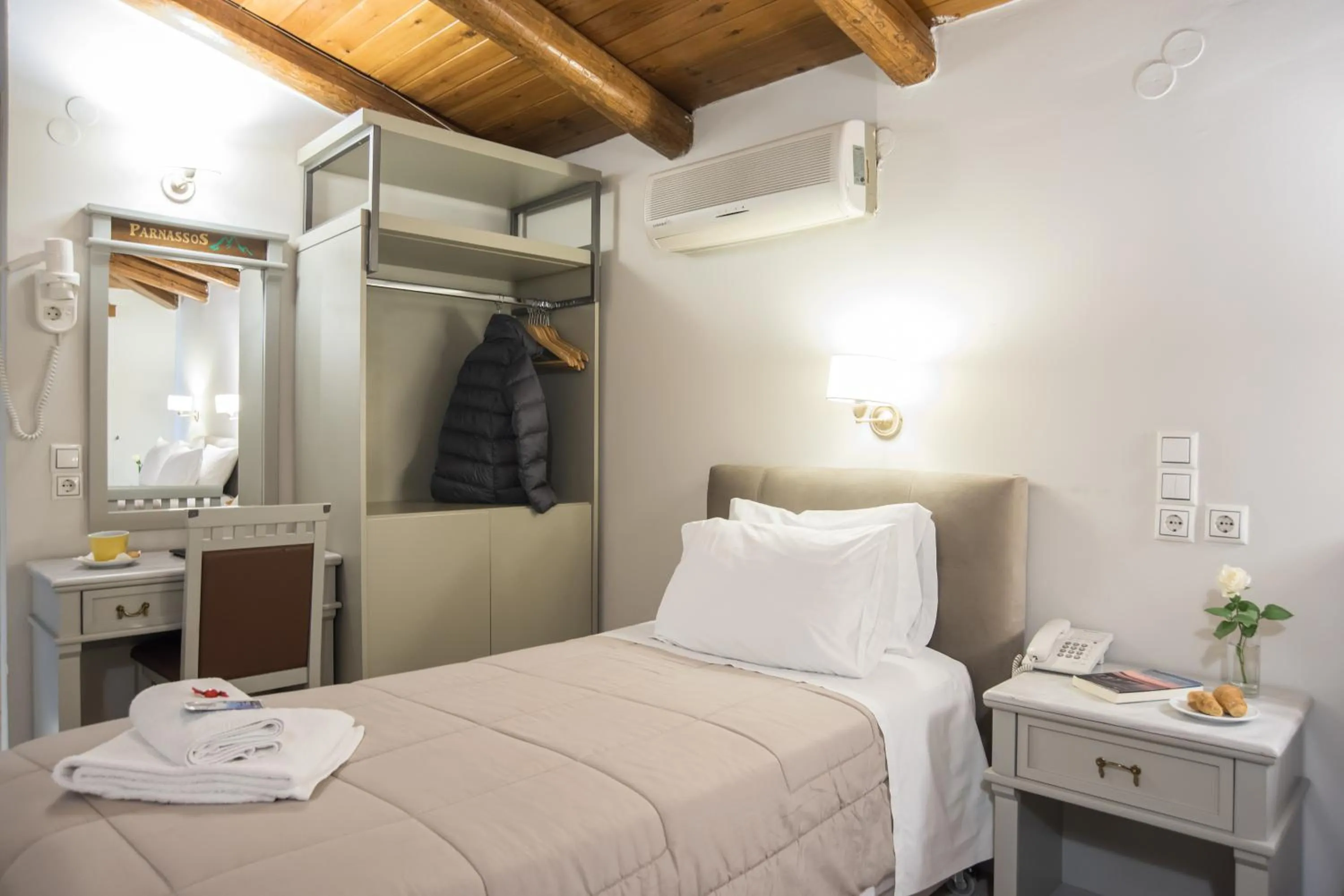 Bedroom, Bed in Parnassos Delphi Hotel