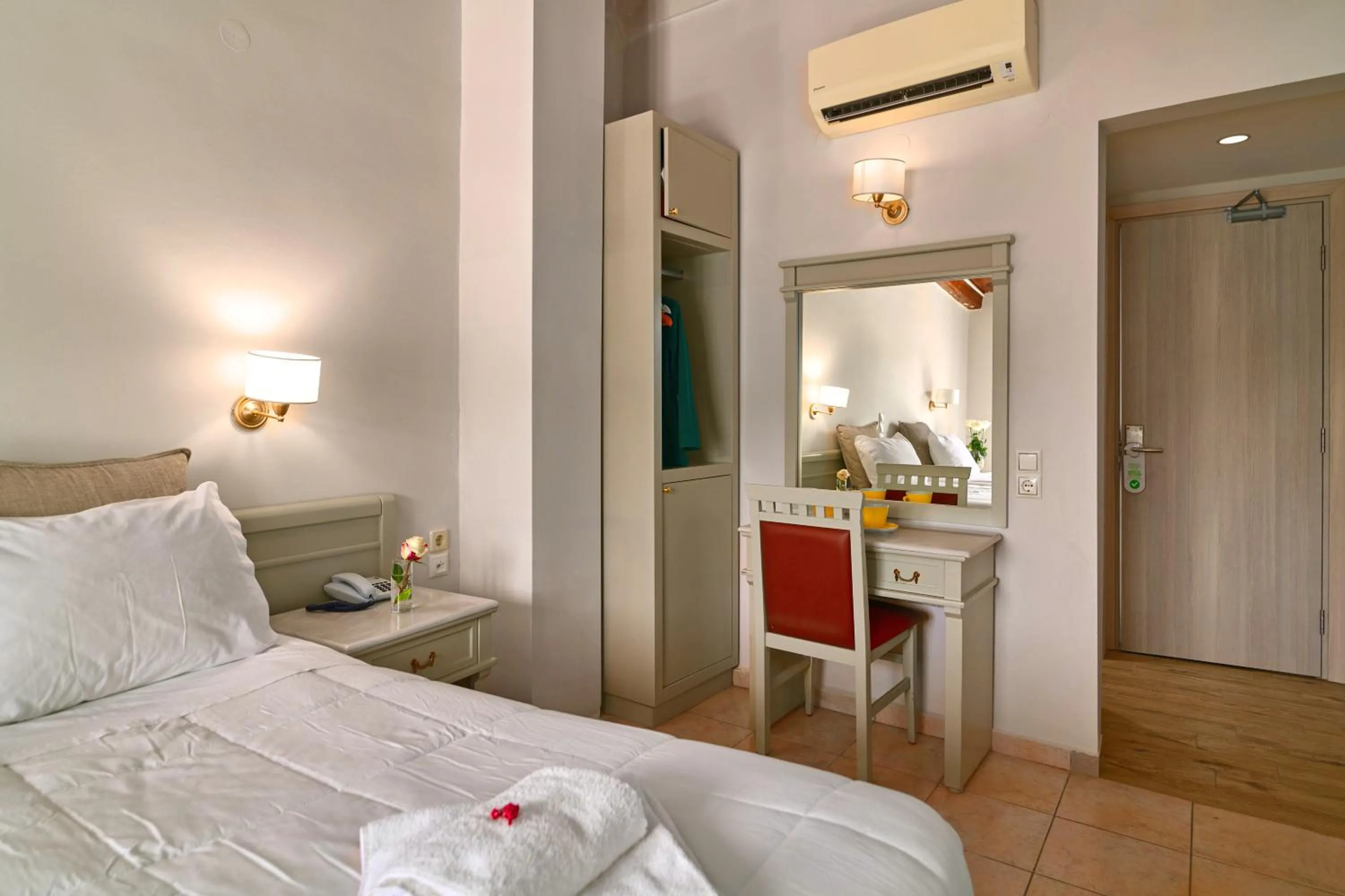 Bed in Parnassos Delphi Hotel