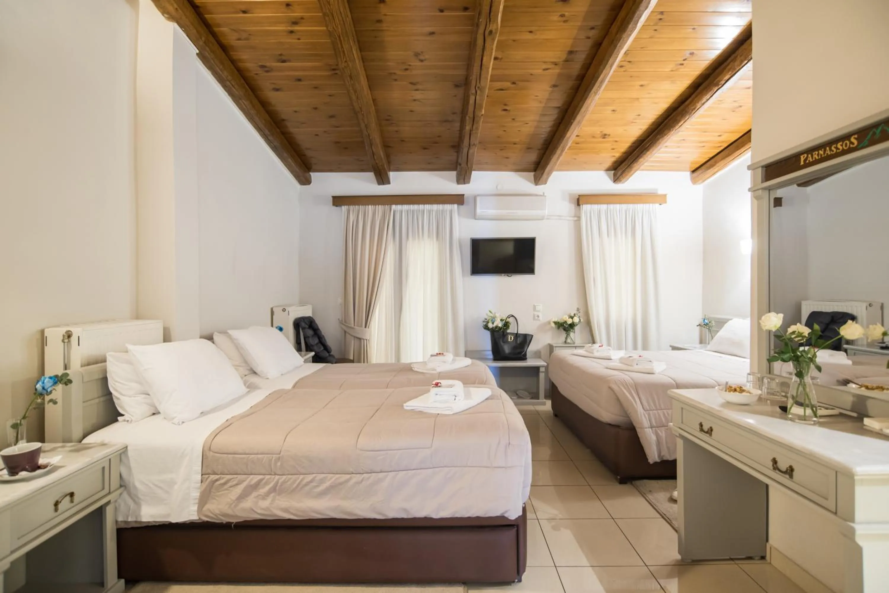 Bedroom, Bed in Parnassos Delphi Hotel