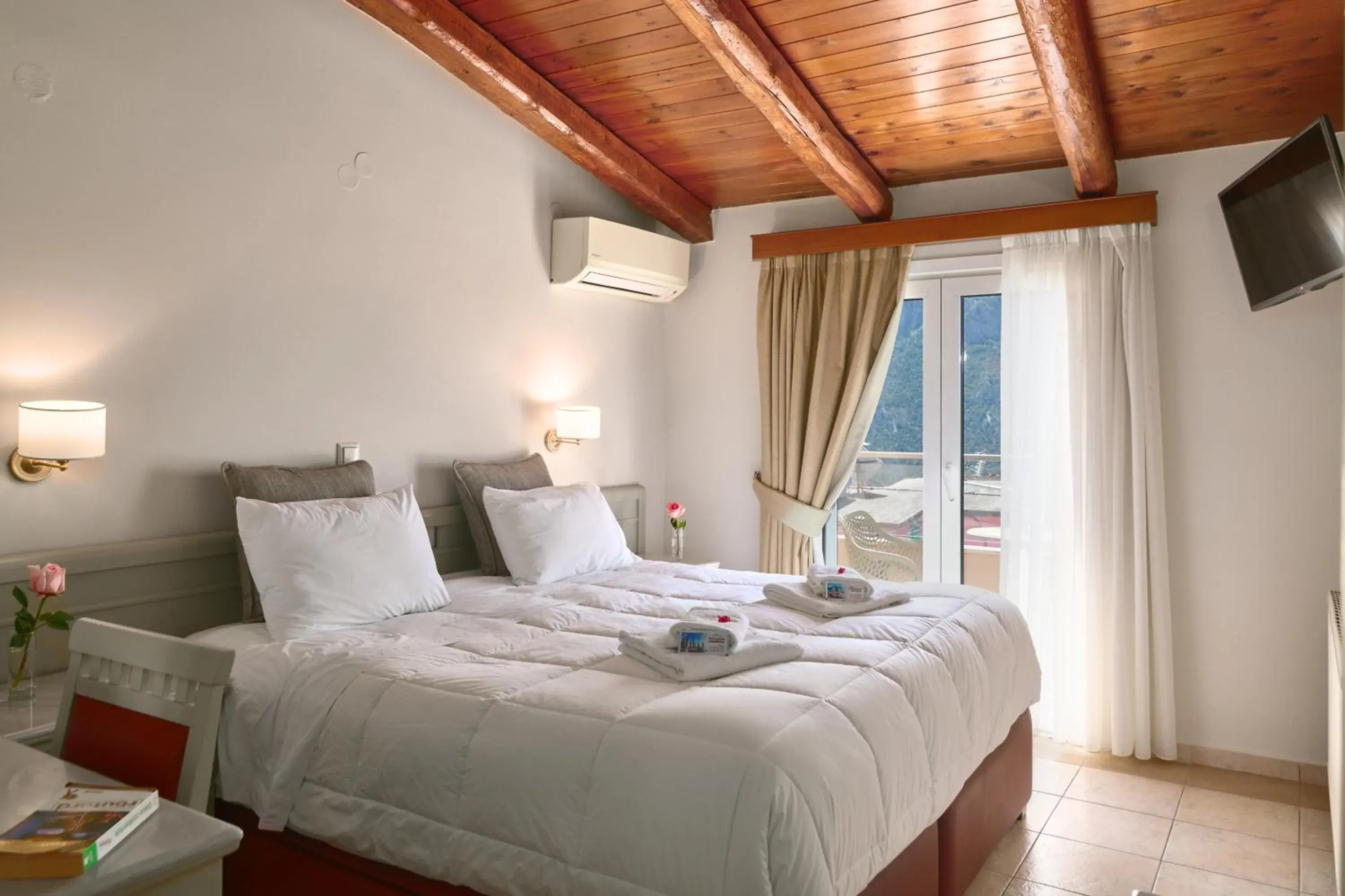 Bed in Parnassos Delphi Hotel Bed in Parnassos Delphi Hotel