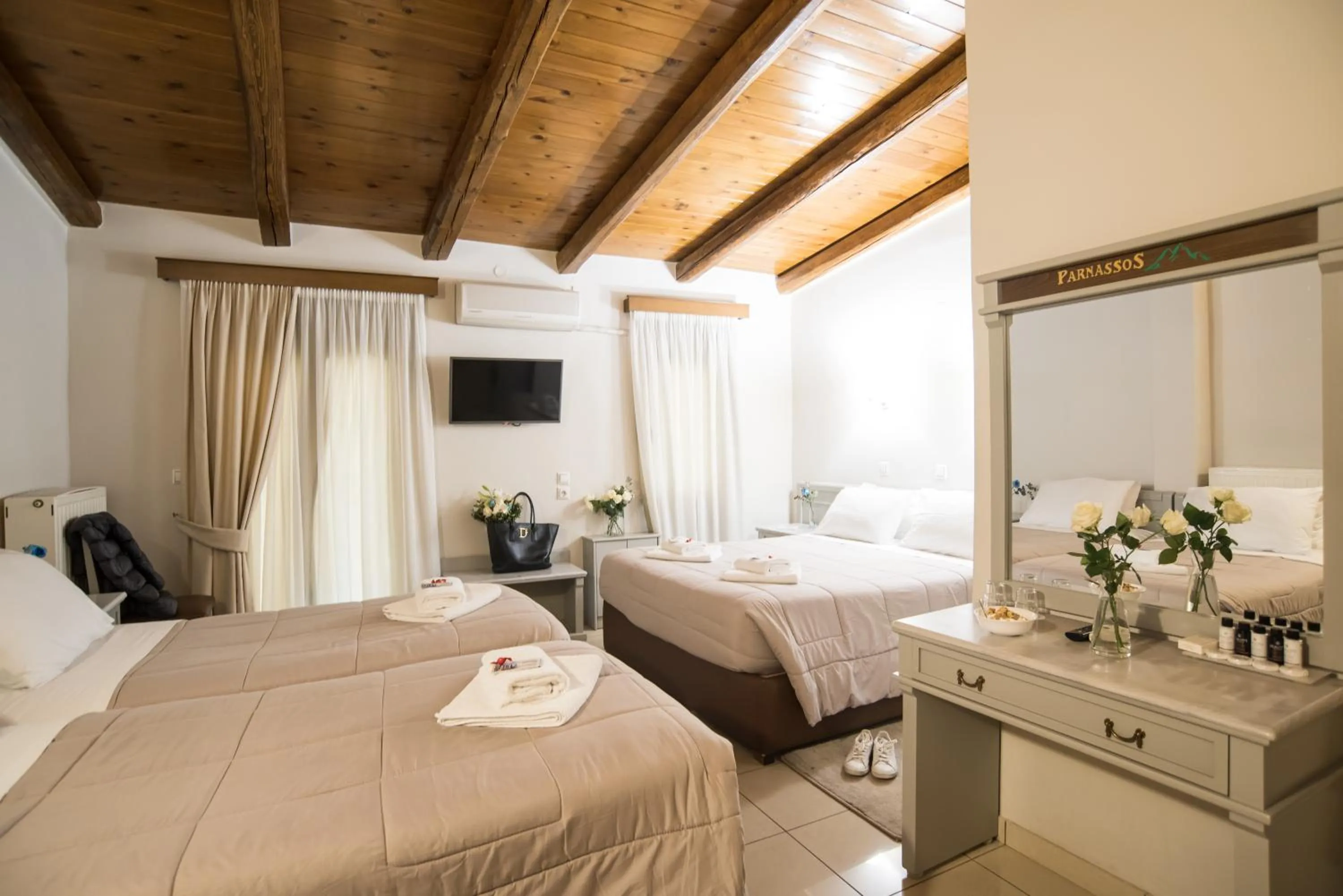 Photo of the whole room, Bed in Parnassos Delphi Hotel