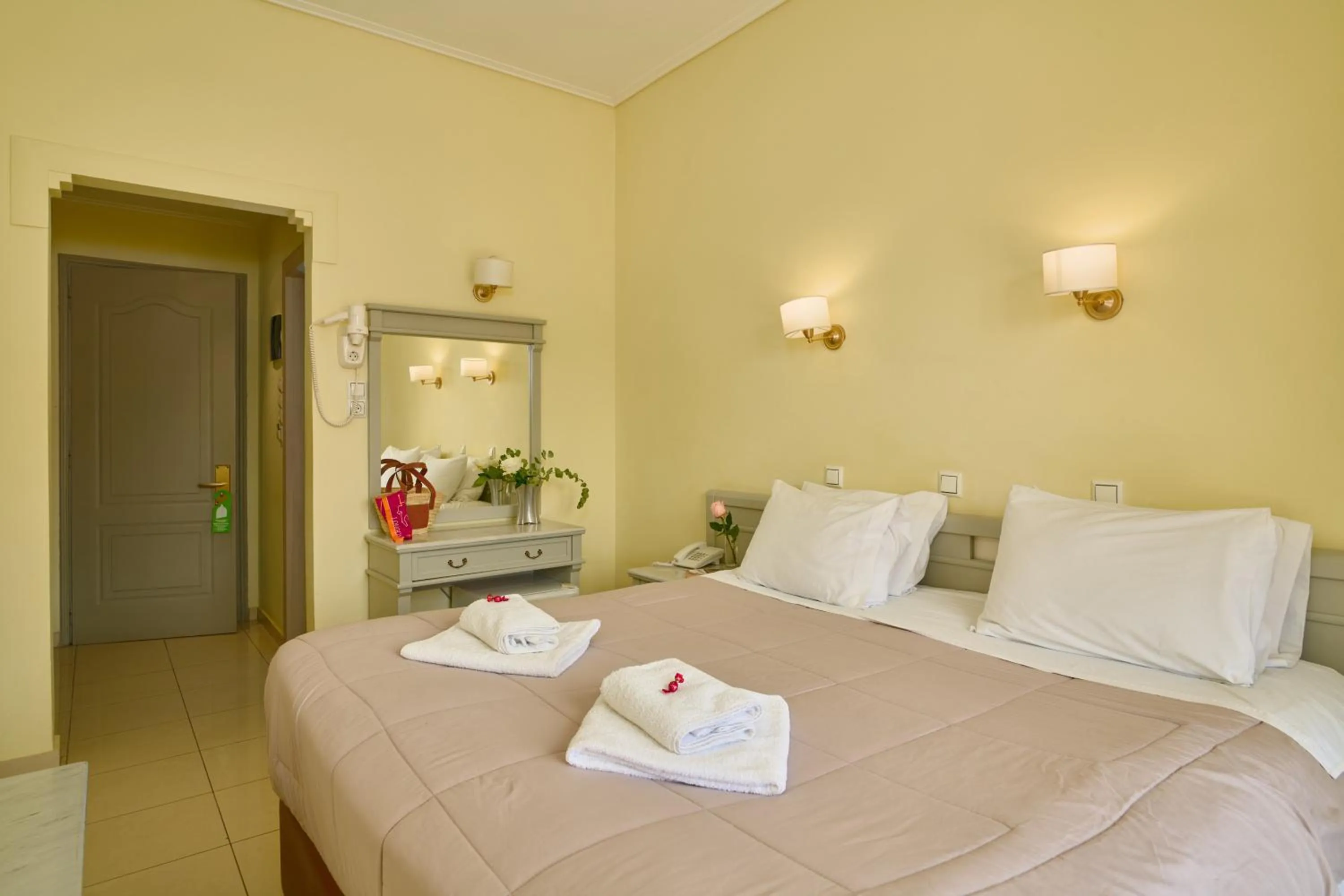 Bed in Parnassos Delphi Hotel