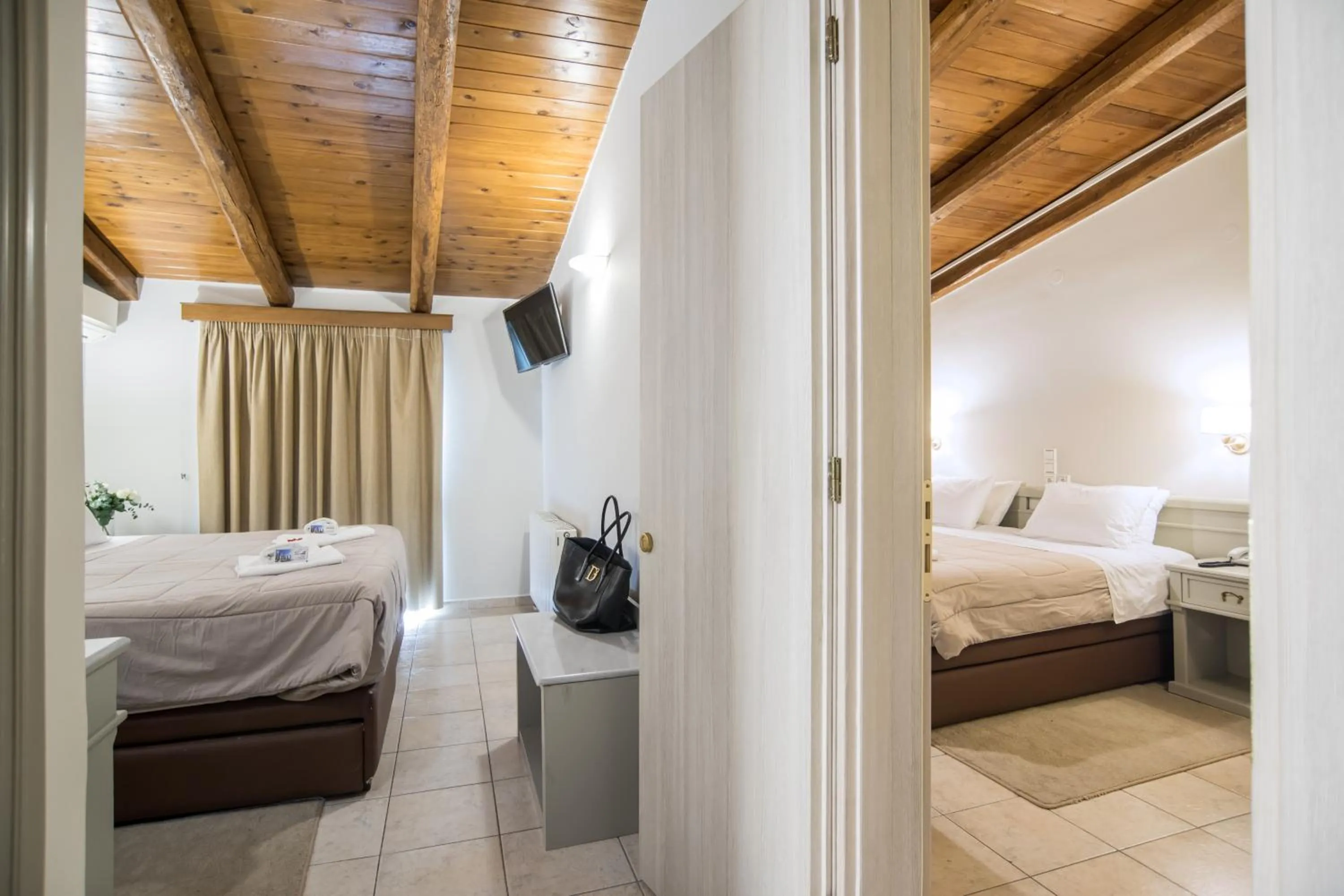 Bedroom, Bed in Parnassos Delphi Hotel