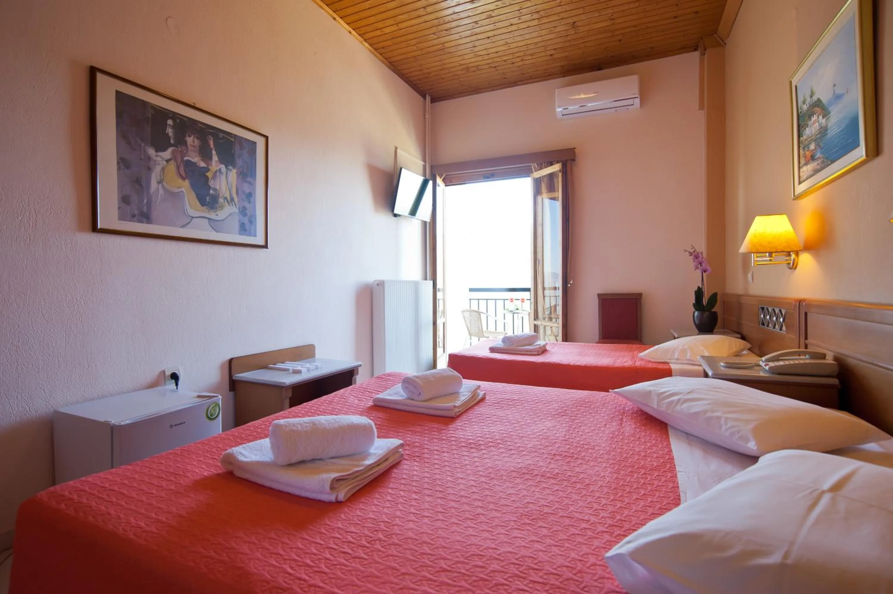 Photo of the whole room, Bed in Acropole Delphi City Hotel