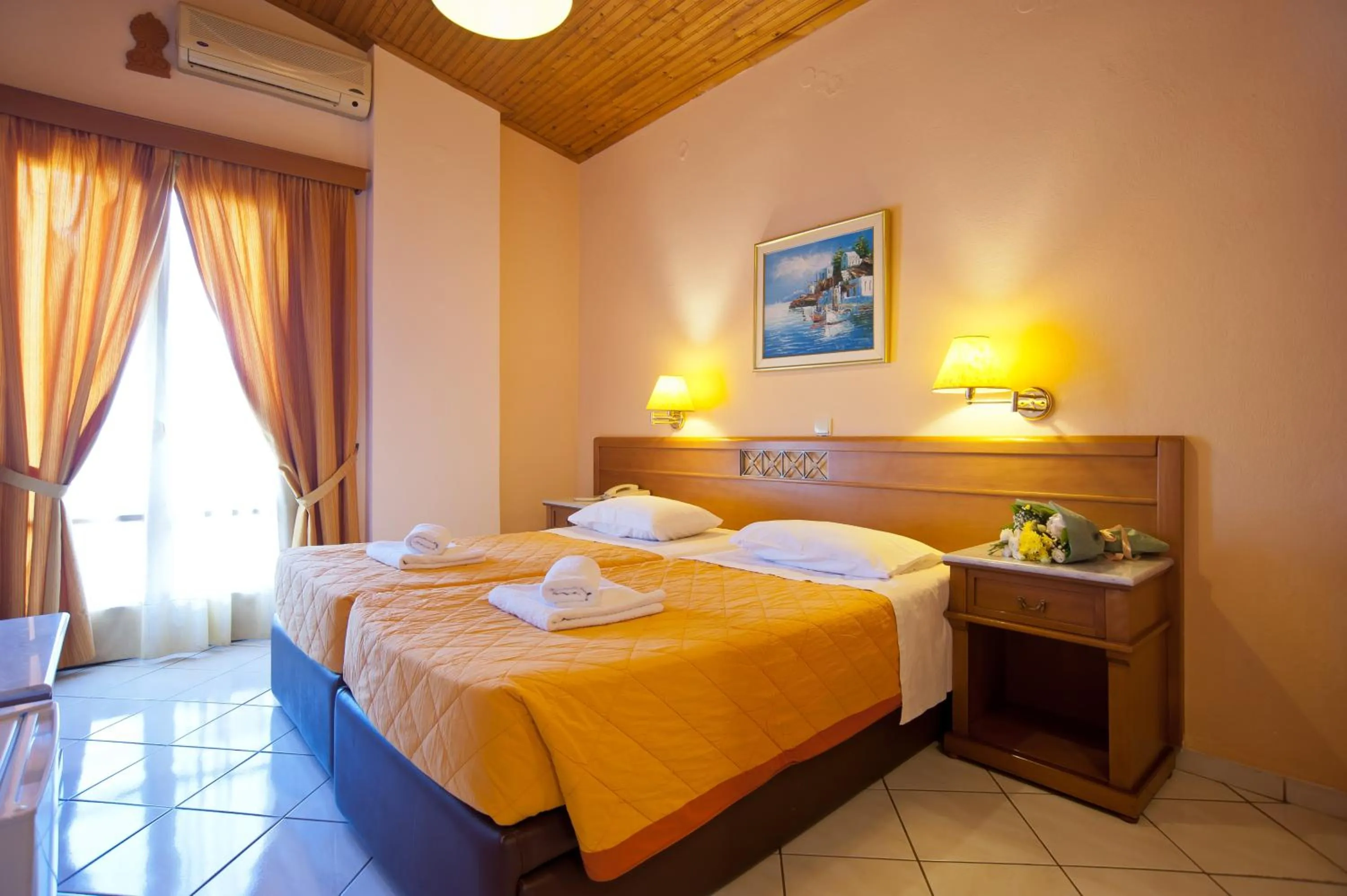 Photo of the whole room, Bed in Acropole Delphi City Hotel