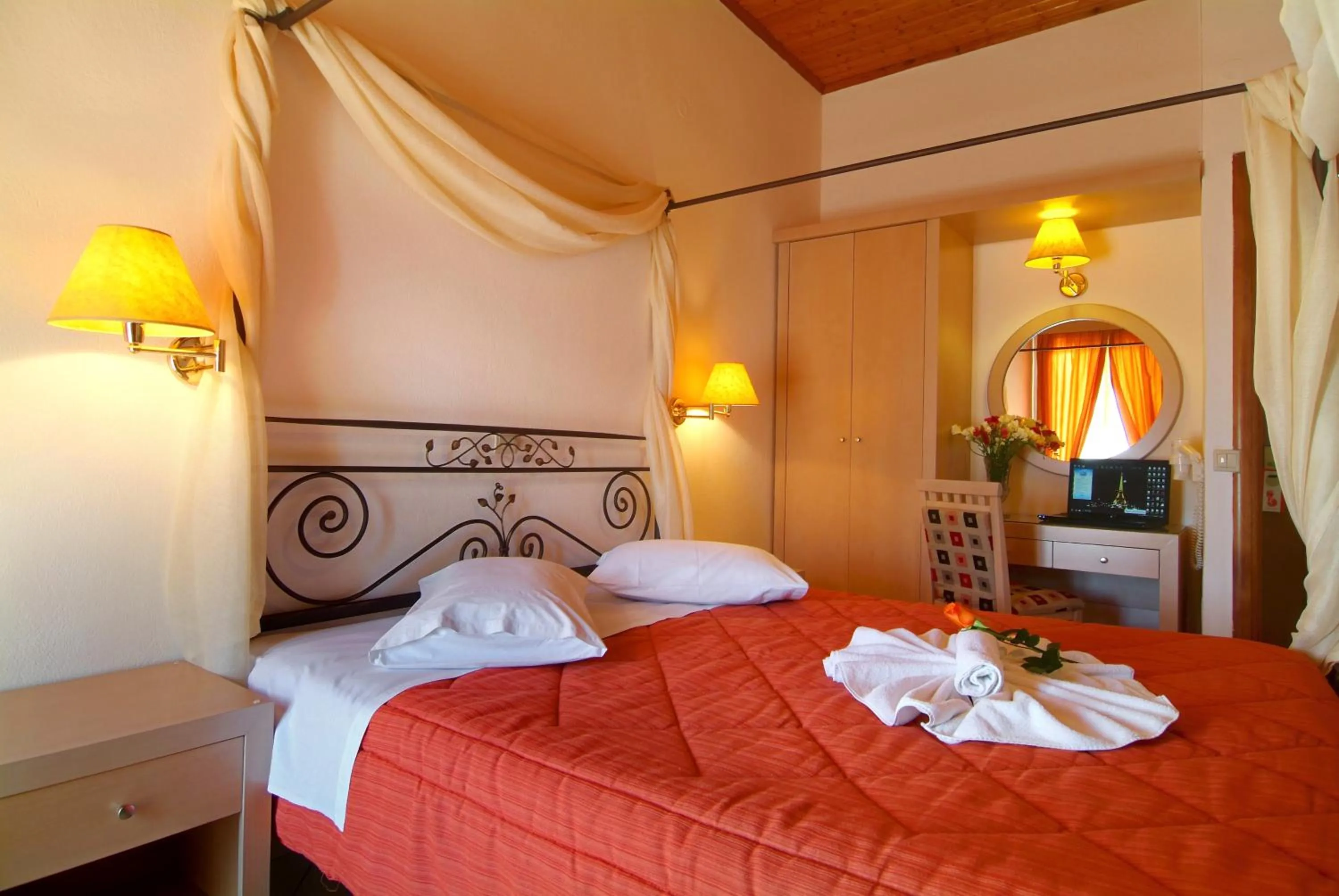 Bed in Acropole Delphi City Hotel