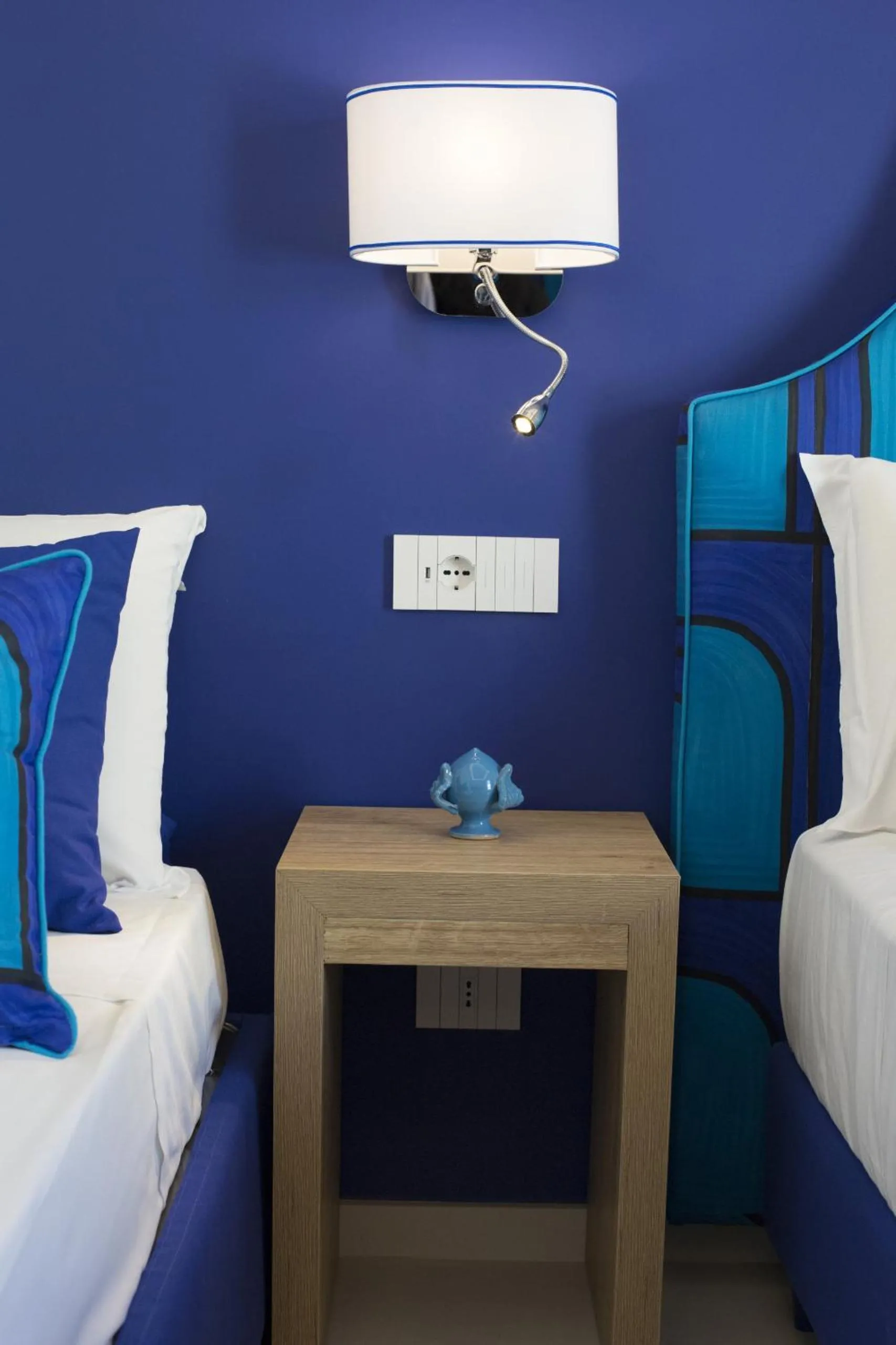 Decorative detail, Bed in AMORE RENTALS - Appartamento Luis 2 11