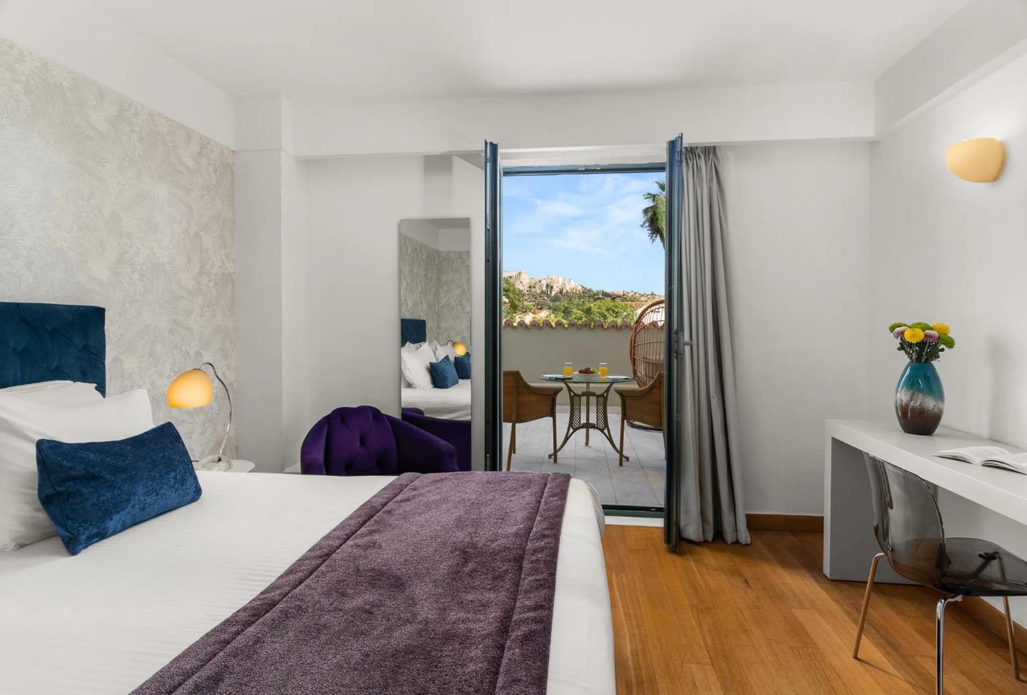 View (from property/room), Bed in Athenaeum Eridanus Luxury Hotel