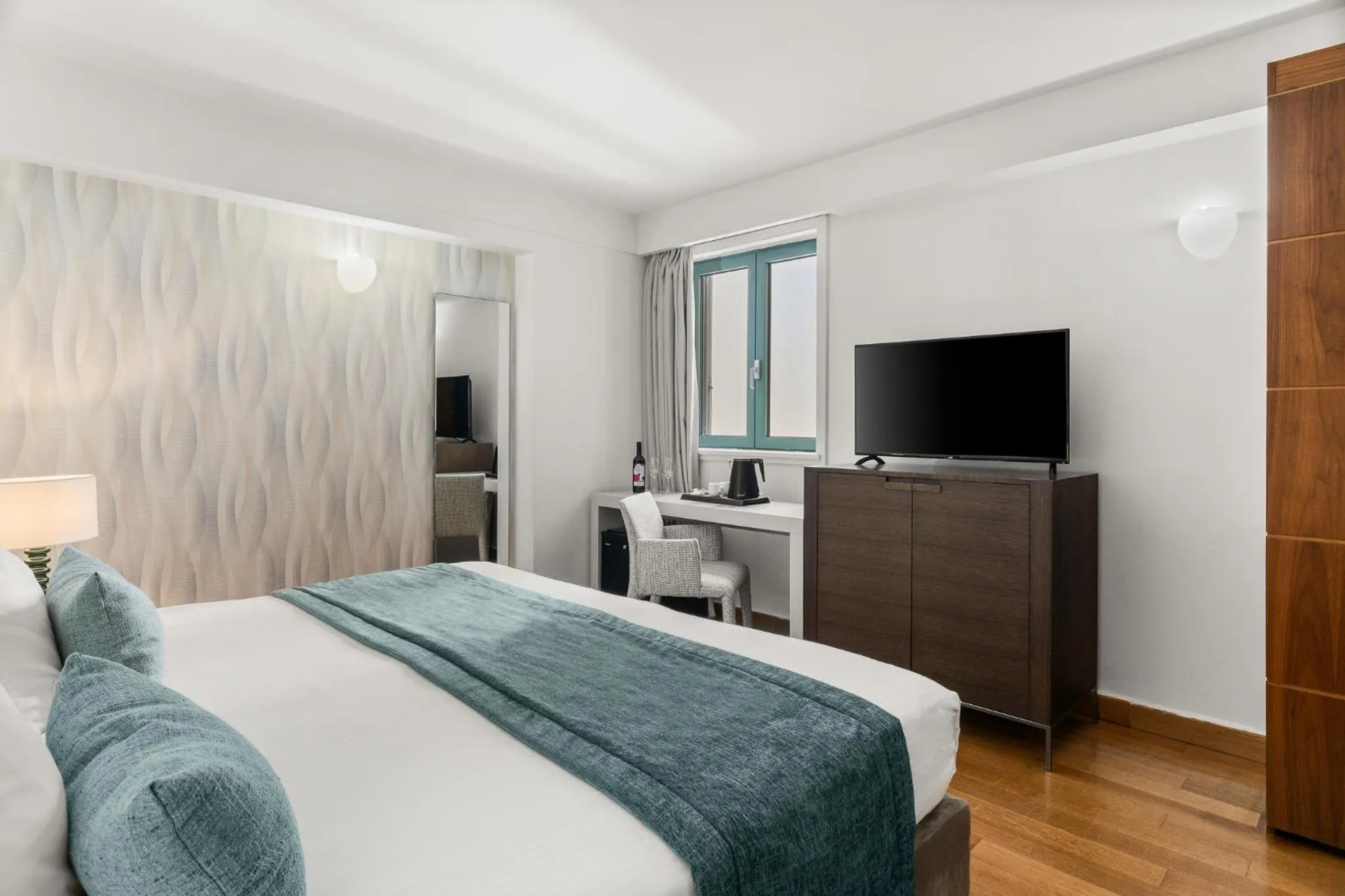 Bedroom, Bed in Athenaeum Eridanus Luxury Hotel