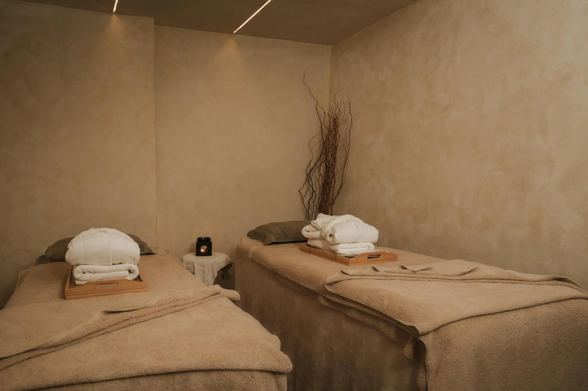Massage, Bed in Athenaeum Eridanus Luxury Hotel