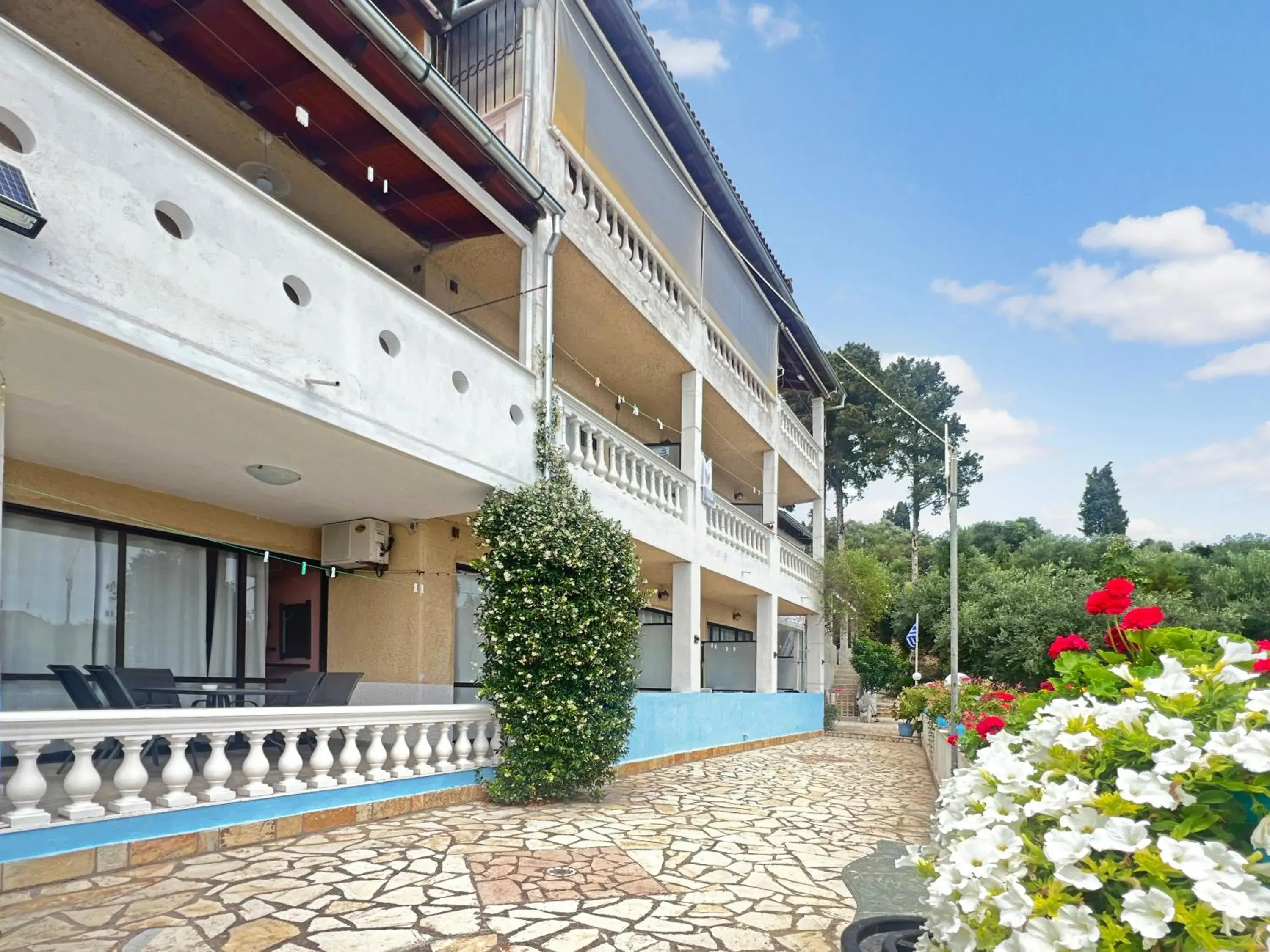 Property building in Corfu Andromaches Holiday Apartments Property building in Corfu Andromaches Holiday Apartments