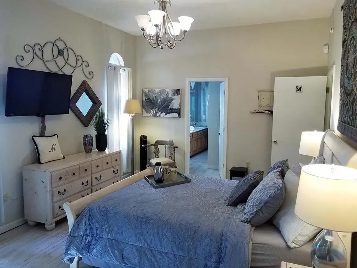 Deluxe Queen Suite in Tuscan Manor Deluxe Queen Suite in Tuscan Manor