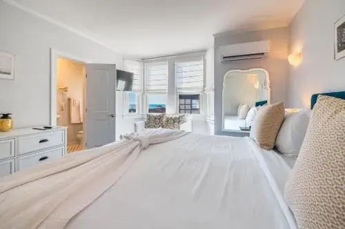 King Room with Sea View in Grand Victorian an ICONA Boutique Collection King Room with Sea View in Grand Victorian an ICONA Boutique Collection