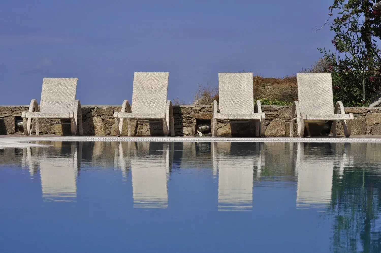 Pool view in Paradision Hotel Pool view in Paradision Hotel