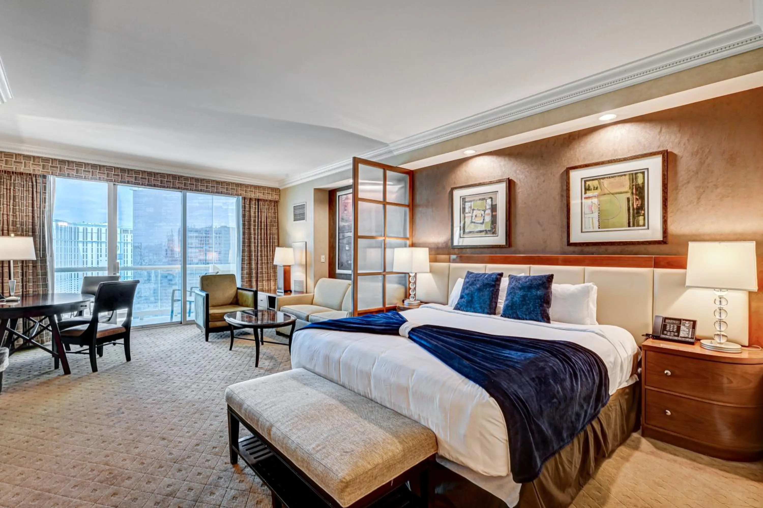 MGM SIGNATURE - Strip View Suite- FREE valet parking