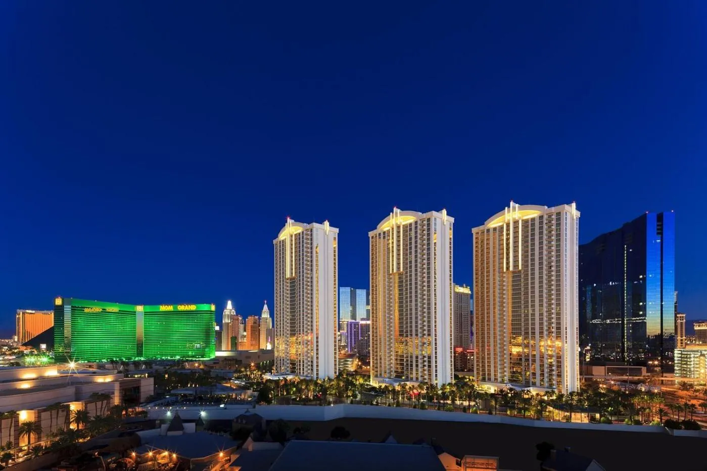 MGM SIGNATURE - Strip View Suite- FREE valet parking
