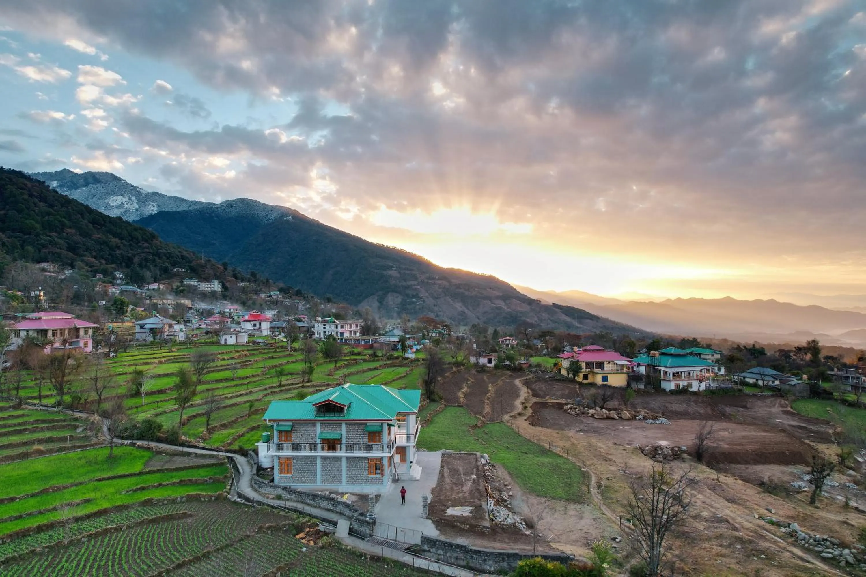 Property building in Flashpackers Bir - Rooms & Dorms