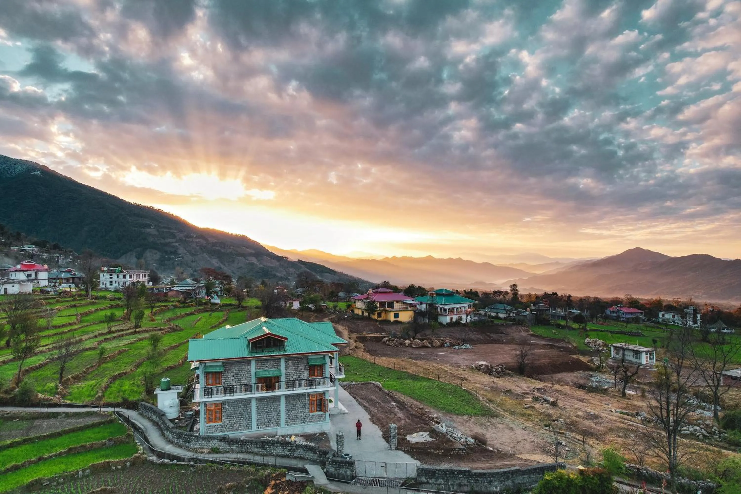 Property building in Flashpackers Bir - Rooms & Dorms