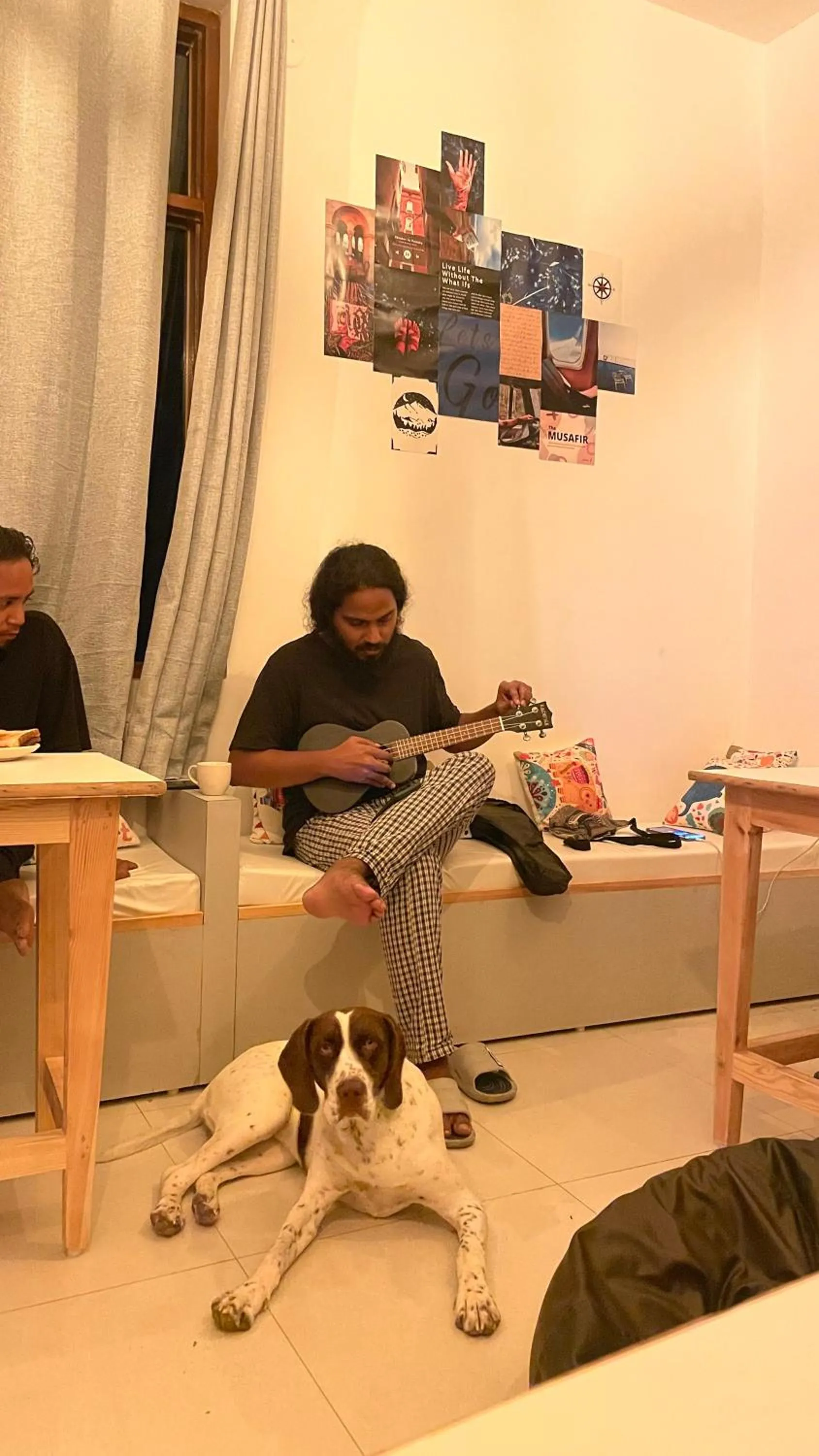 Evening entertainment in Flashpackers Bir - Rooms & Dorms