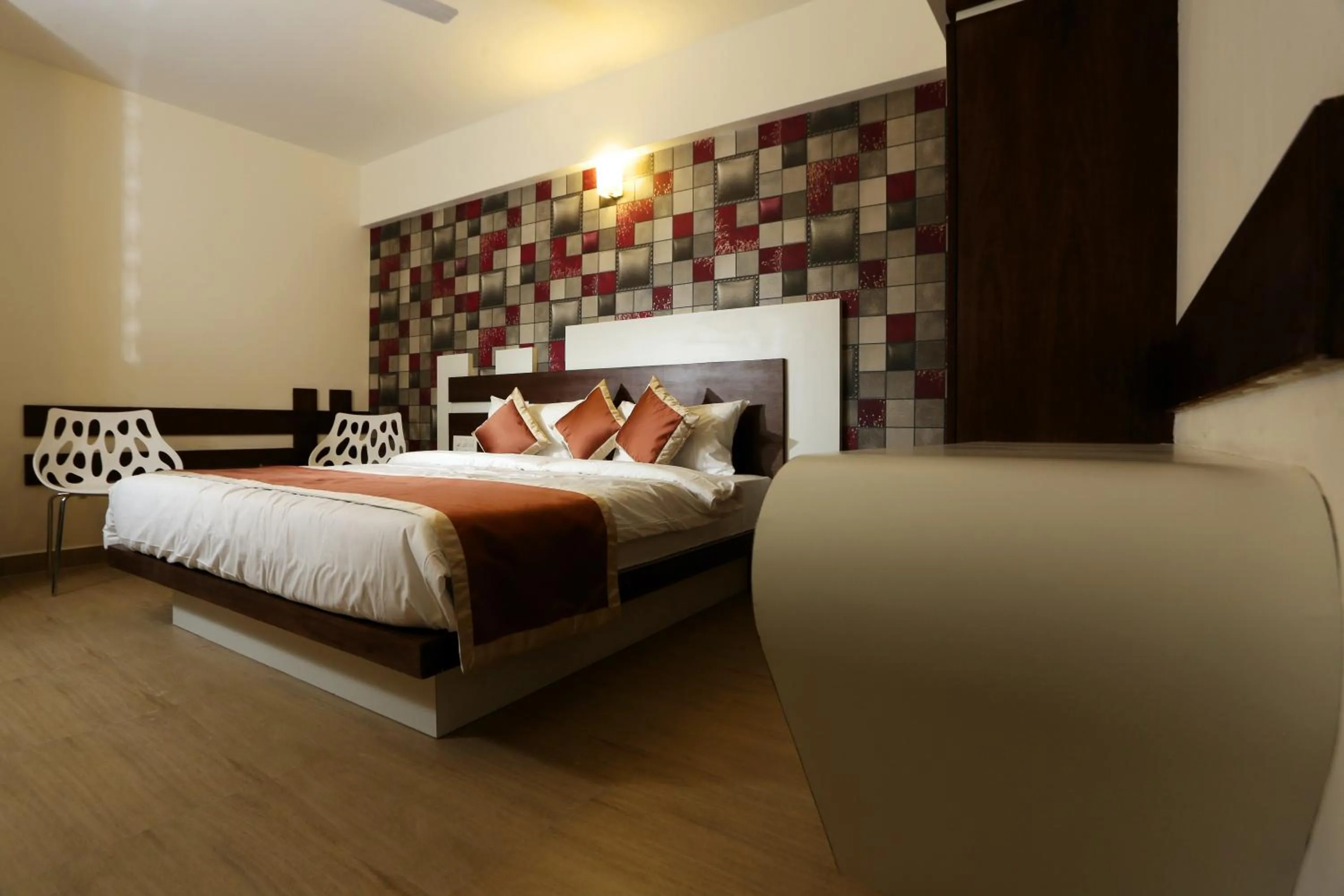 Photo of the whole room, Bed in moriz inz