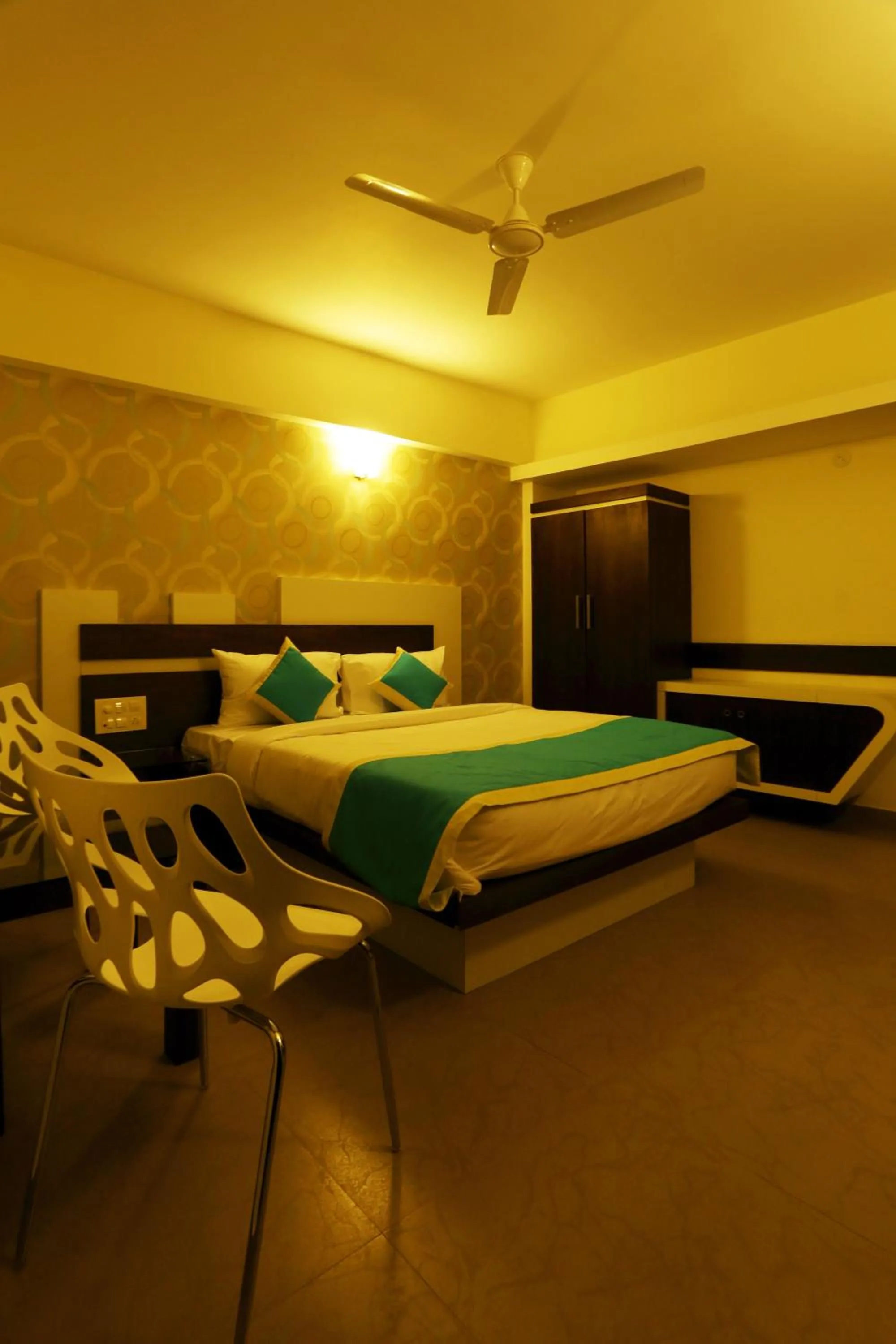 Photo of the whole room, Bed in moriz inz